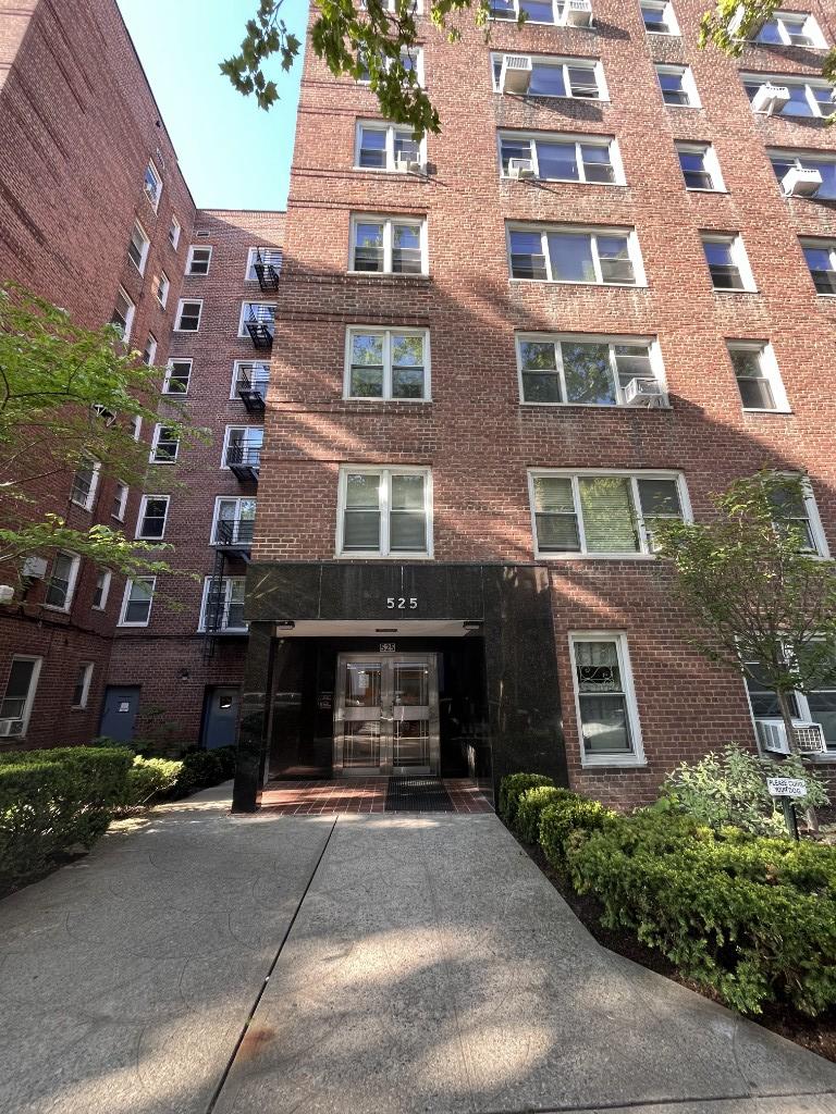 525 W 236th Street, New York, NY 10463, 2 Rooms Rooms,1 BathroomBathrooms,Residential,For Sale,236th,RLMX-101664