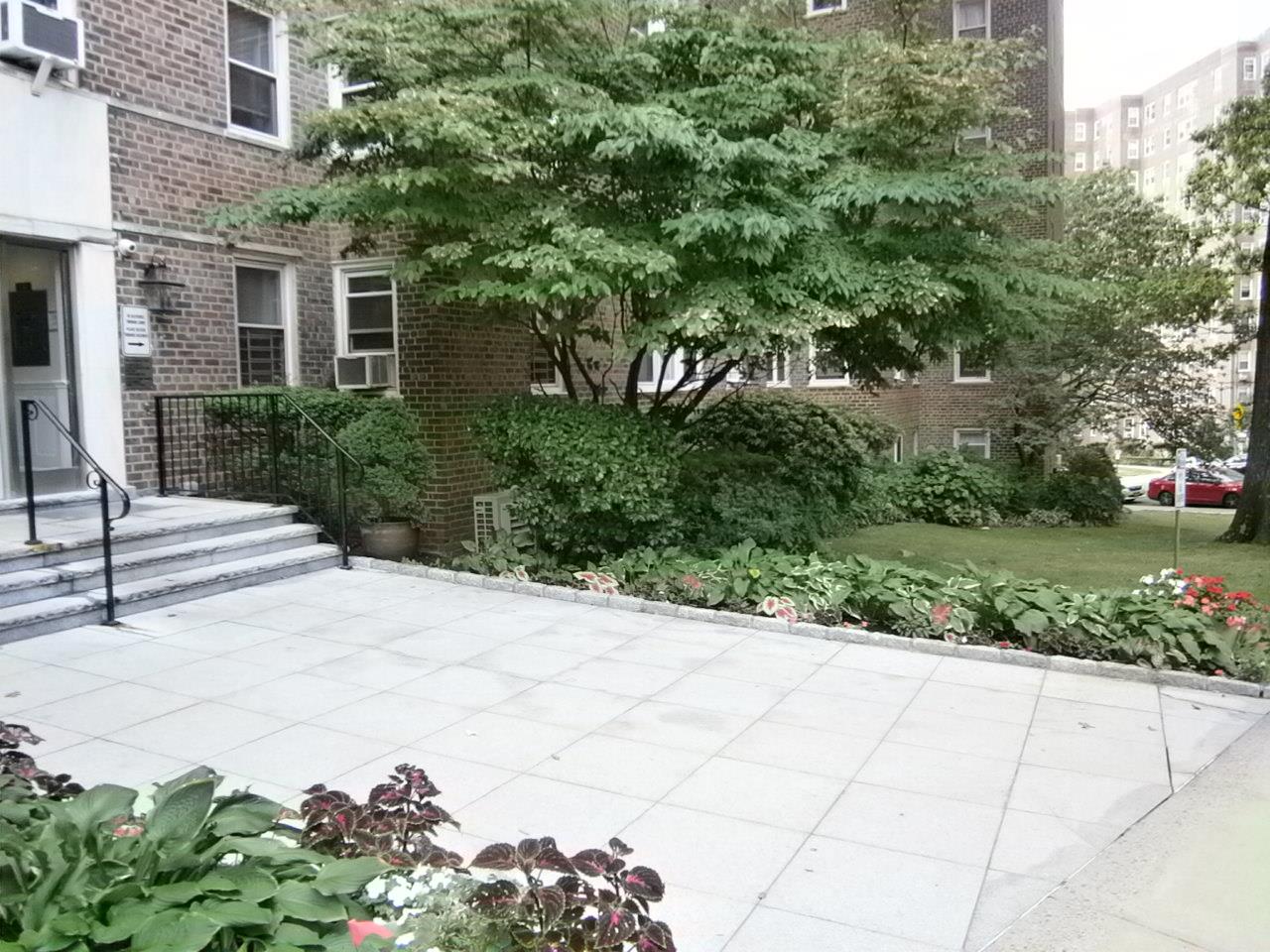 80 Knolls Crescent, New York, NY 10463, 3 Bedrooms Bedrooms, 5 Rooms Rooms,1 BathroomBathrooms,Residential,For Sale,Knolls,OLRS-2094975