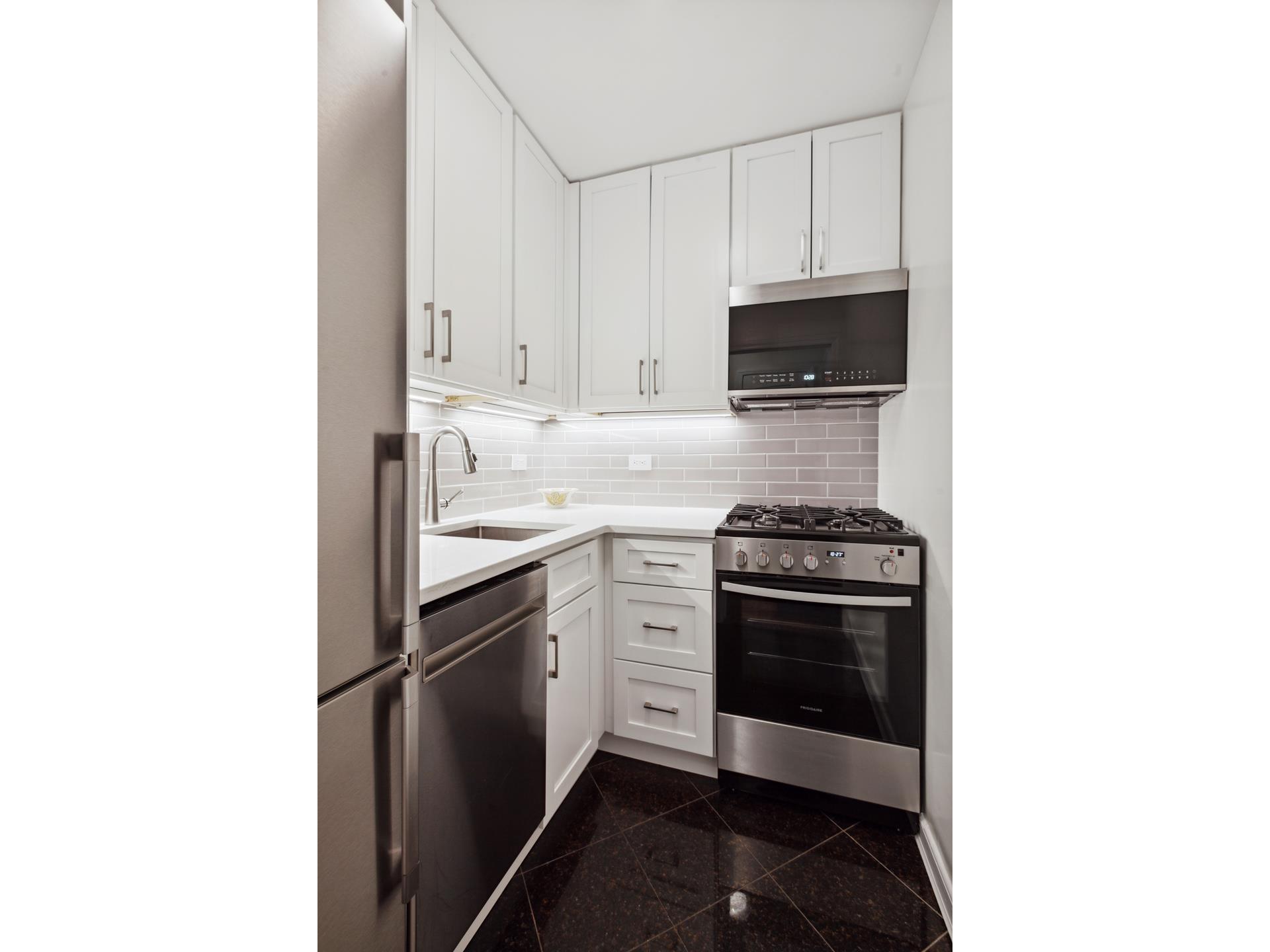 205 E 77TH Street, New York, NY 10075, 2 Rooms Rooms,1 BathroomBathrooms,Residential,For Sale,DOVER HOUSE,77TH,RPLU-5123105827