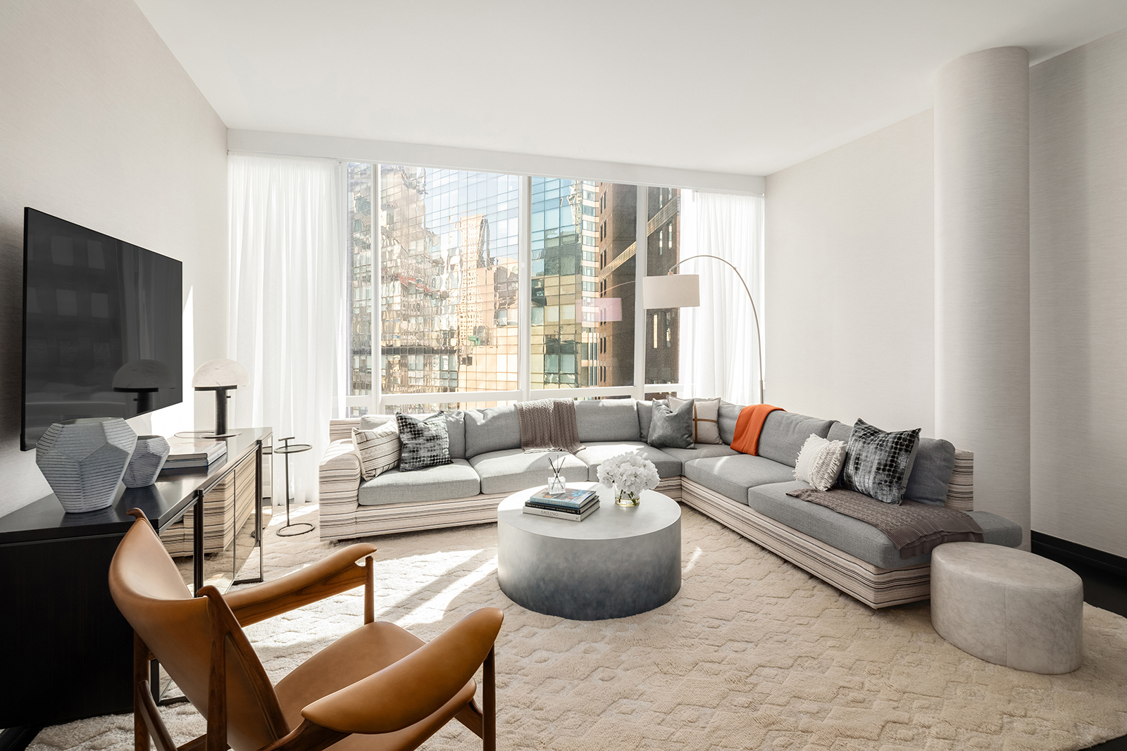 157 West 57th Street 32E, Midtown Central, Midtown East, NYC - 1 Bedrooms  
2 Bathrooms  
4 Rooms - 