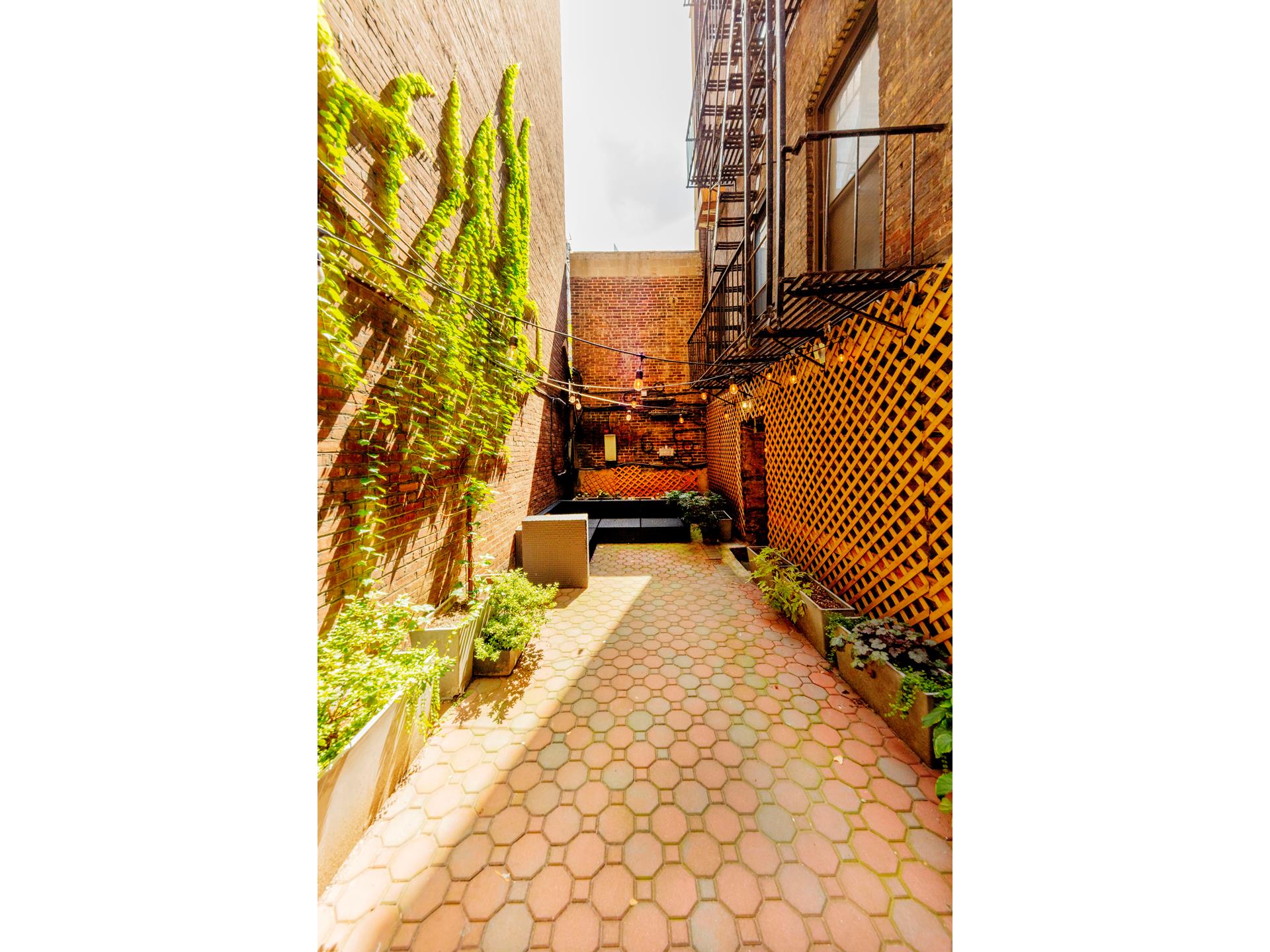 347 W 44TH Street, New York, NY 10036, 1 Bedroom Bedrooms, 3 Rooms Rooms,1 BathroomBathrooms,Residential,For Sale,44TH,RPLU-5123116119