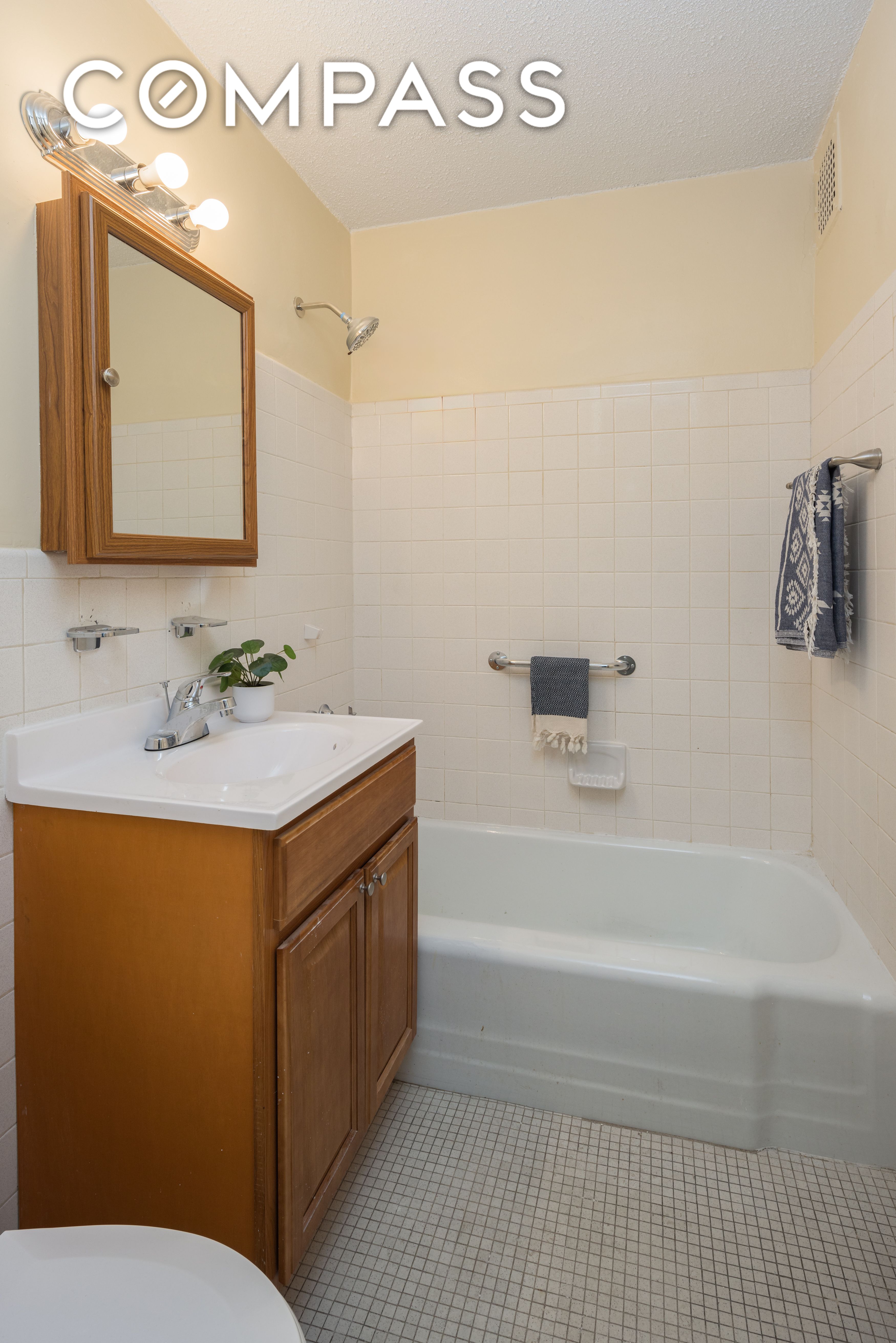 195 Willoughby Avenue, New York, NY 11205, 1 Bedroom Bedrooms, 3 Rooms Rooms,1 BathroomBathrooms,Residential,For Sale,Willoughby,COMP-1626175580299996249