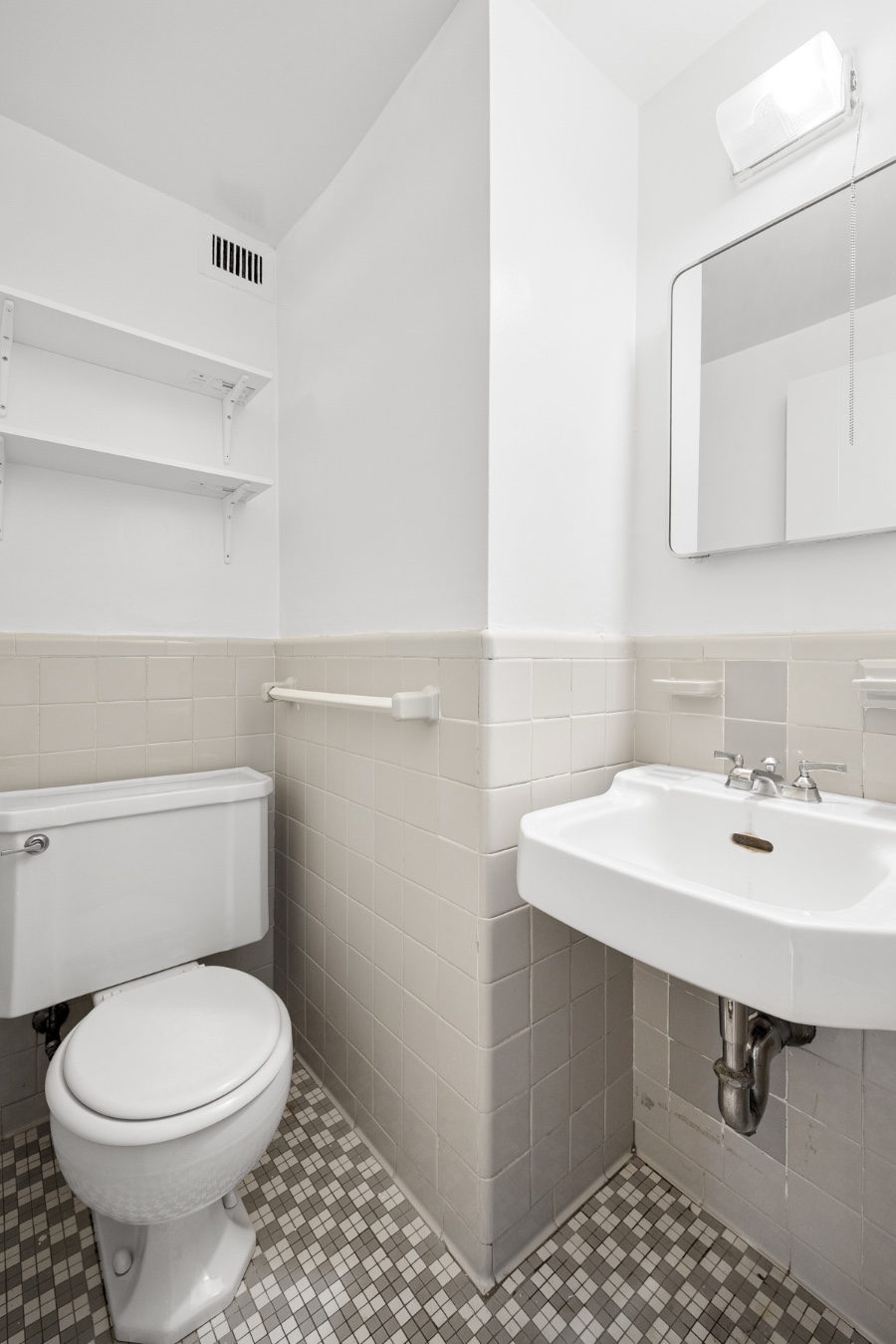 3 Fordham Hill Oval, New York, NY 10468, 2 Bedrooms Bedrooms, 4 Rooms Rooms,1 BathroomBathrooms,Residential,For Sale,Fordham Hill Oval,RLMX-101935