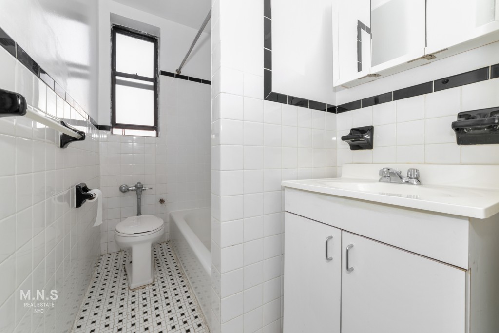 135 Clarkson Avenue, New York, NY 11226, 2 Rooms Rooms,1 BathroomBathrooms,Residential Lease,For Rent,Clarkson,OLRS-00011981367