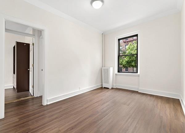 21-05 33rd Street, New York, NY 11105, 2 Bedrooms Bedrooms, 4 Rooms Rooms,1 BathroomBathrooms,Residential,For Sale,33rd,OLRS-1847513