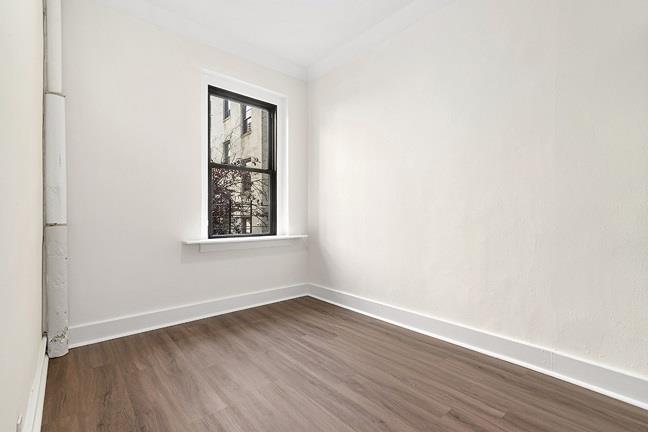 21-05 33rd Street, New York, NY 11105, 2 Bedrooms Bedrooms, 4 Rooms Rooms,1 BathroomBathrooms,Residential,For Sale,33rd,OLRS-1847513