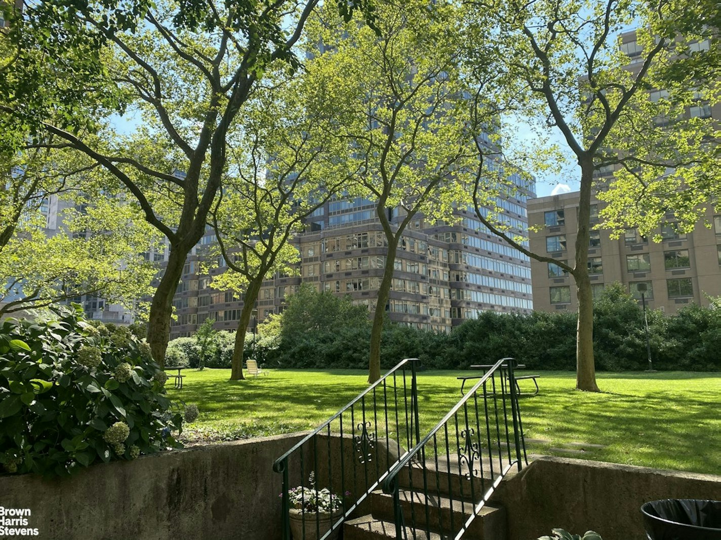 165 W END Avenue, New York, NY 10023, 3 Rooms Rooms,1 BathroomBathrooms,Residential,For Sale,LINCOLN TOWERS,END,RPLU-63223118458