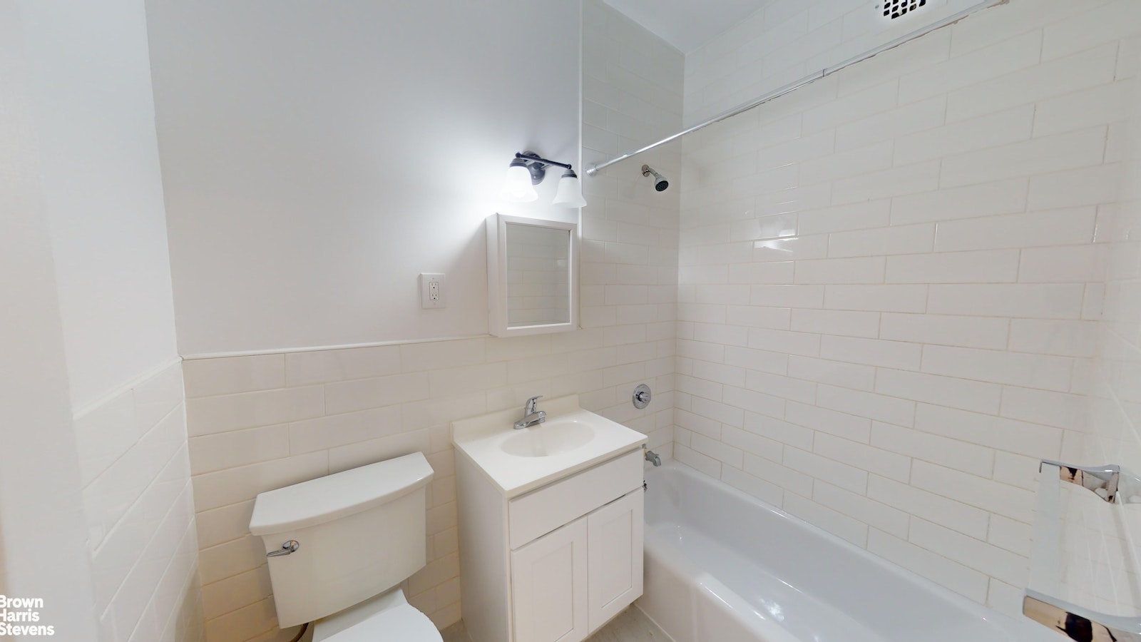 209 W 118TH Street, New York, NY 10026, 1 Bedroom Bedrooms, 3 Rooms Rooms,1 BathroomBathrooms,Residential,For Sale,GARDEN COURT,118TH,RPLU-63223131369