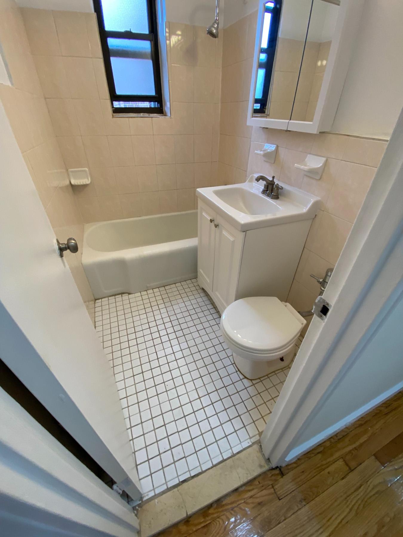 69 Bennett Avenue, New York, NY 10033, 1 Bedroom Bedrooms, 3 Rooms Rooms,1 BathroomBathrooms,Residential,For Sale,Bennett,RLMX-102258