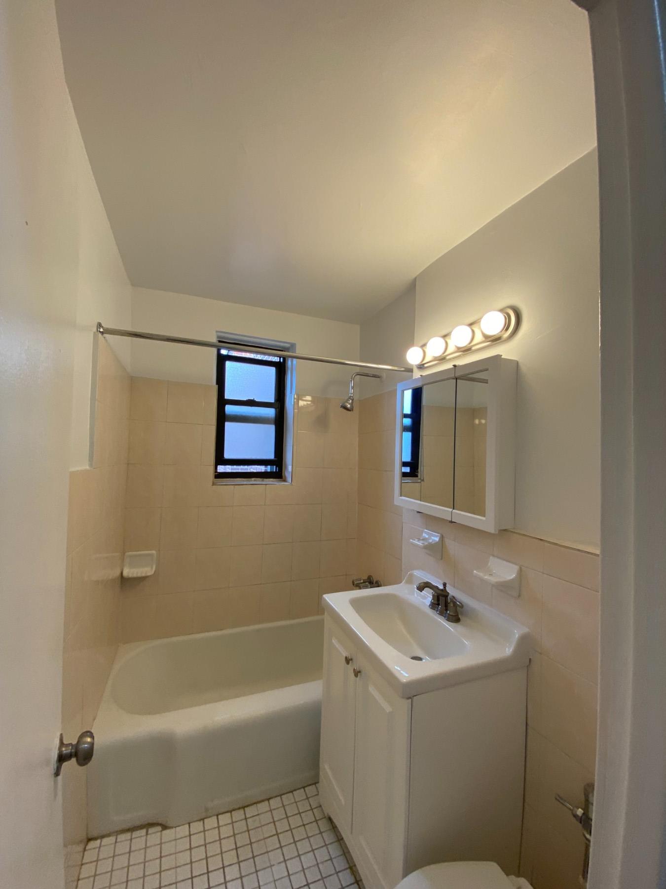 69 Bennett Avenue, New York, NY 10033, 1 Bedroom Bedrooms, 3 Rooms Rooms,1 BathroomBathrooms,Residential,For Sale,Bennett,RLMX-102258