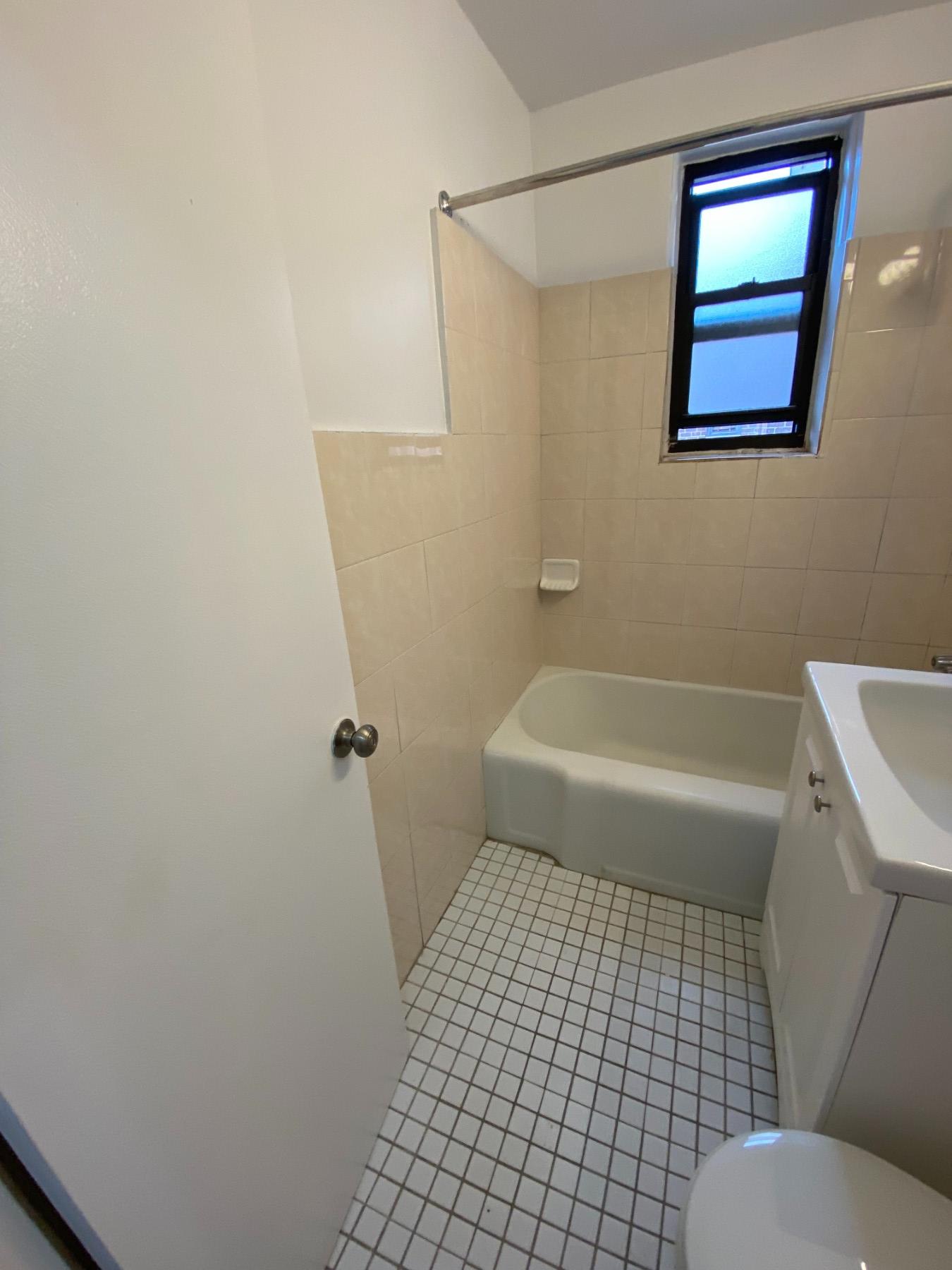 69 Bennett Avenue, New York, NY 10033, 1 Bedroom Bedrooms, 3 Rooms Rooms,1 BathroomBathrooms,Residential,For Sale,Bennett,RLMX-102258