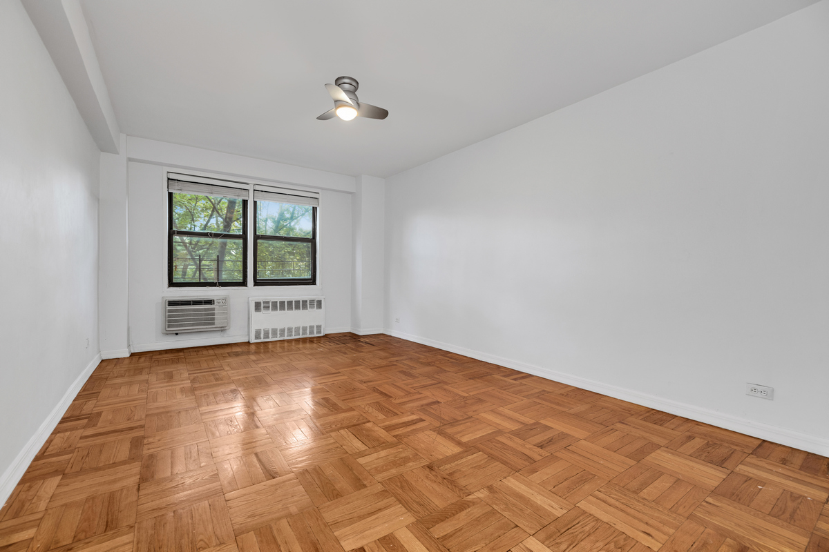 123-40 83RD Avenue, New York, NY 11415, 2 Bedrooms Bedrooms, 4 Rooms Rooms,1 BathroomBathrooms,Residential,For Sale,Park Chateau,83RD,RPLU-217123138295