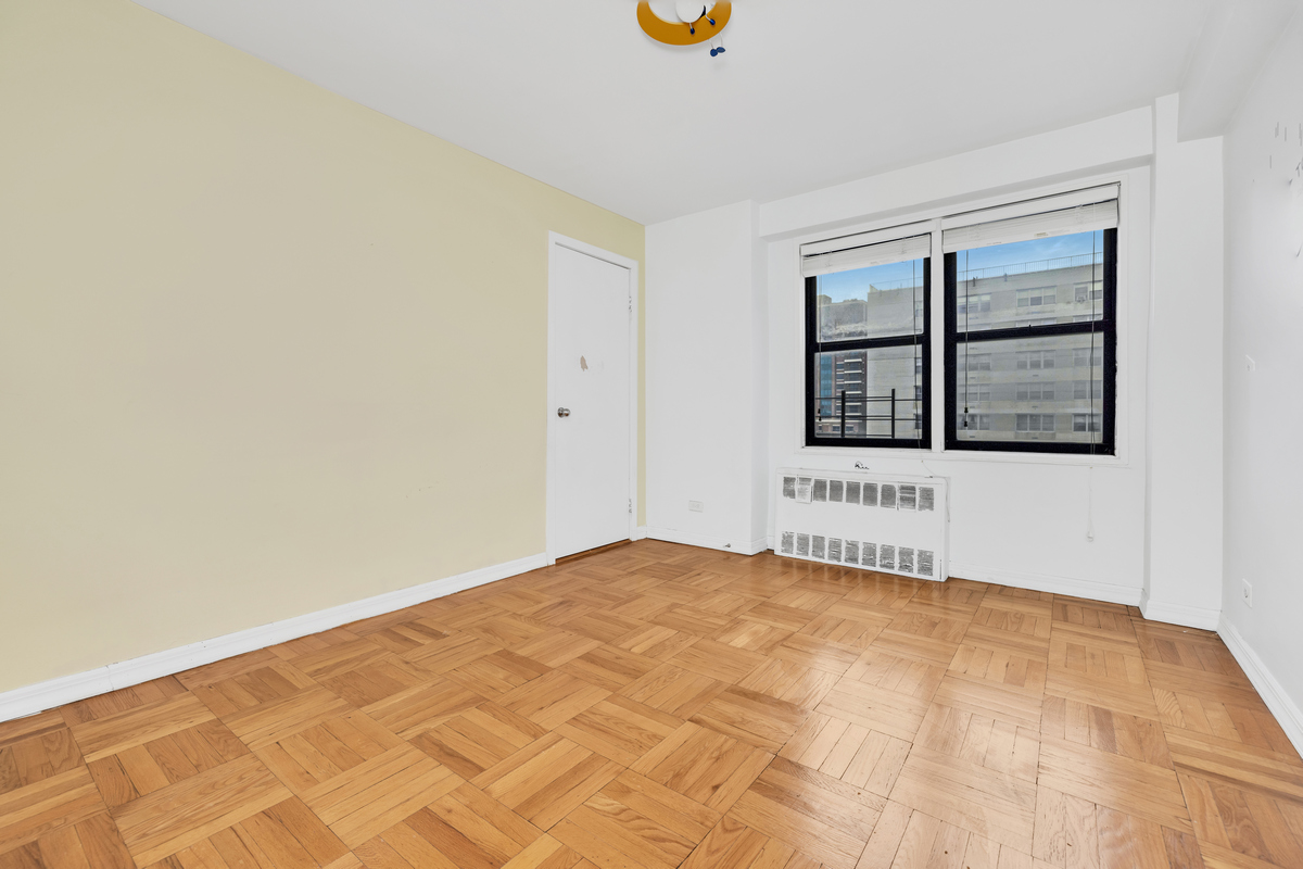 123-40 83RD Avenue, New York, NY 11415, 2 Bedrooms Bedrooms, 4 Rooms Rooms,1 BathroomBathrooms,Residential,For Sale,Park Chateau,83RD,RPLU-217123138295