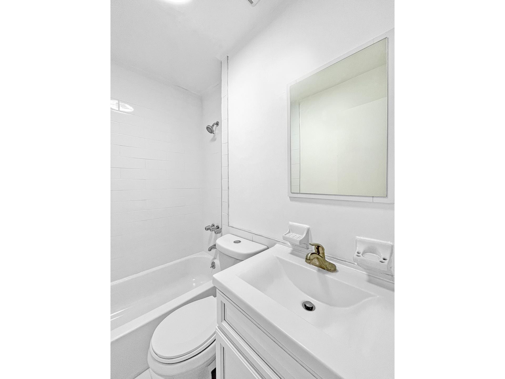 510 OCEAN Parkway, New York, NY 11218, 2 Bedrooms Bedrooms, 5 Rooms Rooms,1 BathroomBathrooms,Residential,For Sale,OCEAN,RPLU-5123139893