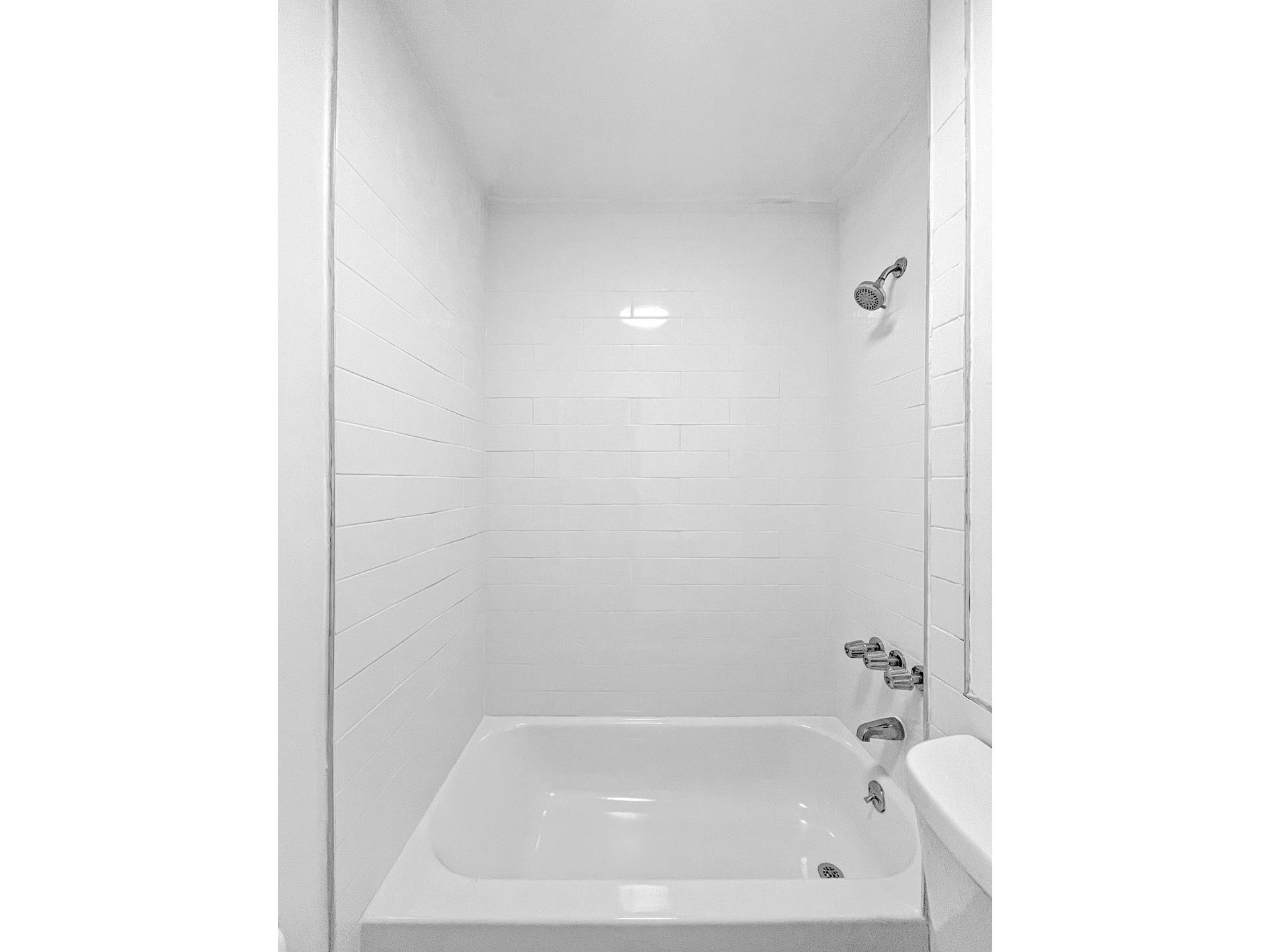 510 OCEAN Parkway, New York, NY 11218, 2 Bedrooms Bedrooms, 5 Rooms Rooms,1 BathroomBathrooms,Residential,For Sale,OCEAN,RPLU-5123139893