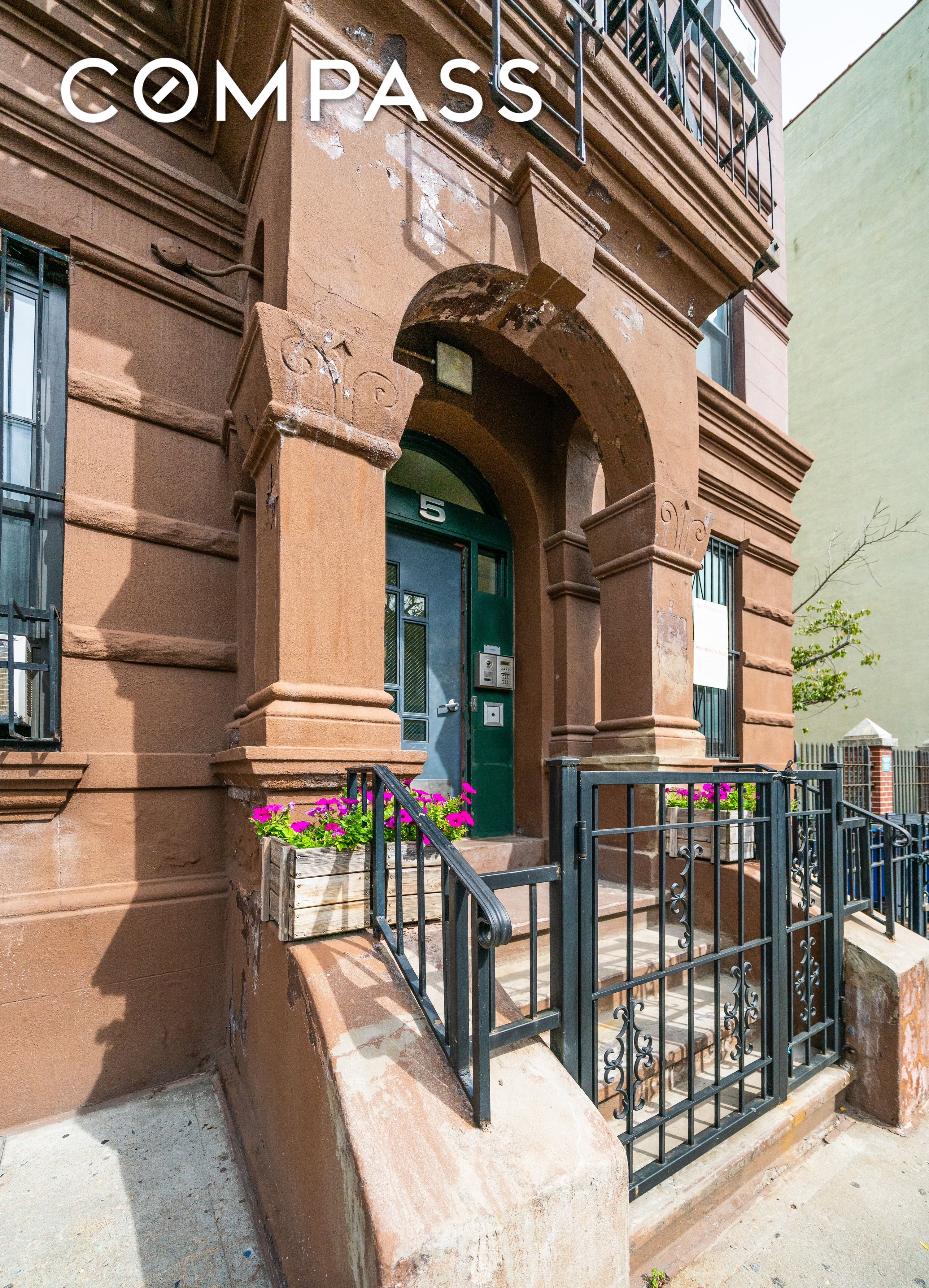 5 E 131st Street, New York, NY 10037, 2 Bedrooms Bedrooms, 4 Rooms Rooms,1 BathroomBathrooms,Residential,For Sale,131st,COMP-1638528727205152537