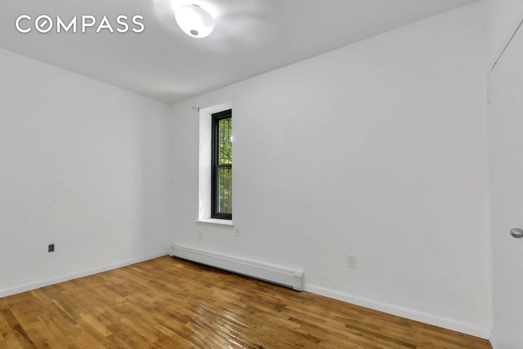 12 E 132nd Street, New York, NY 10037, 2 Bedrooms Bedrooms, 5 Rooms Rooms,1 BathroomBathrooms,Residential,For Sale,132nd,COMP-1095727637788730417