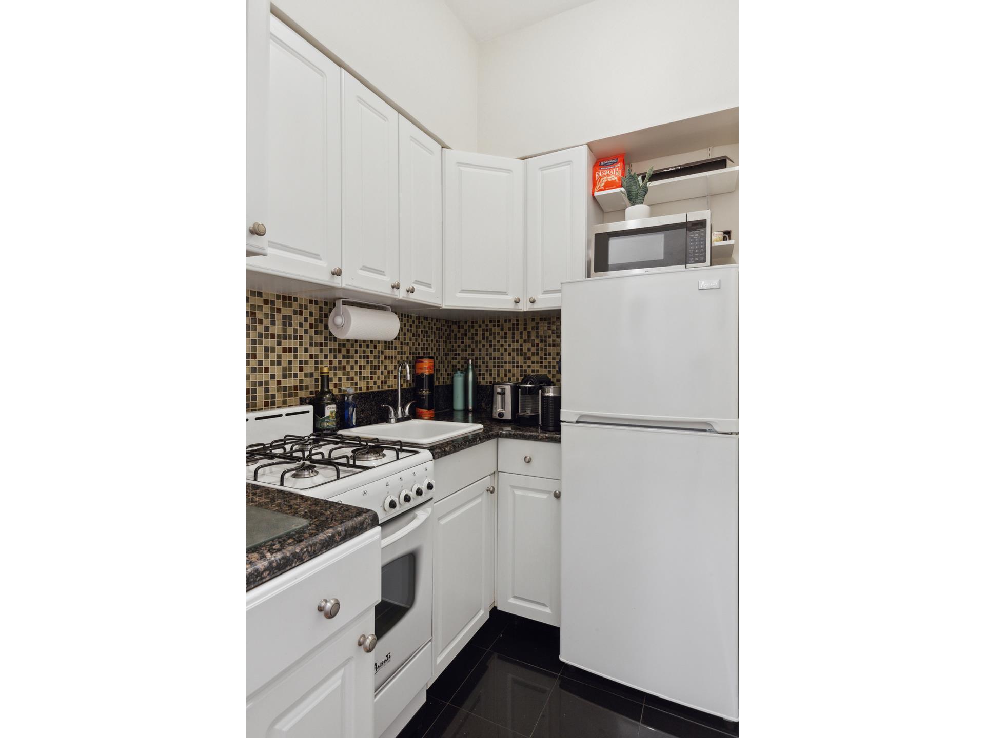 530 E 84TH Street, New York, NY 10028, 2 Rooms Rooms,1 BathroomBathrooms,Residential,For Sale,THE CHAPIN,84TH,RPLU-5123141171