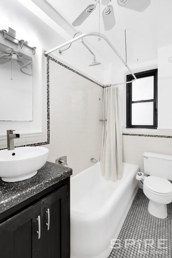 235 E 22nd Street, New York, NY 10010, 2 Rooms Rooms,1 BathroomBathrooms,Residential,For Sale,GRAMERCY HOUSE,22nd,RLMX-102385