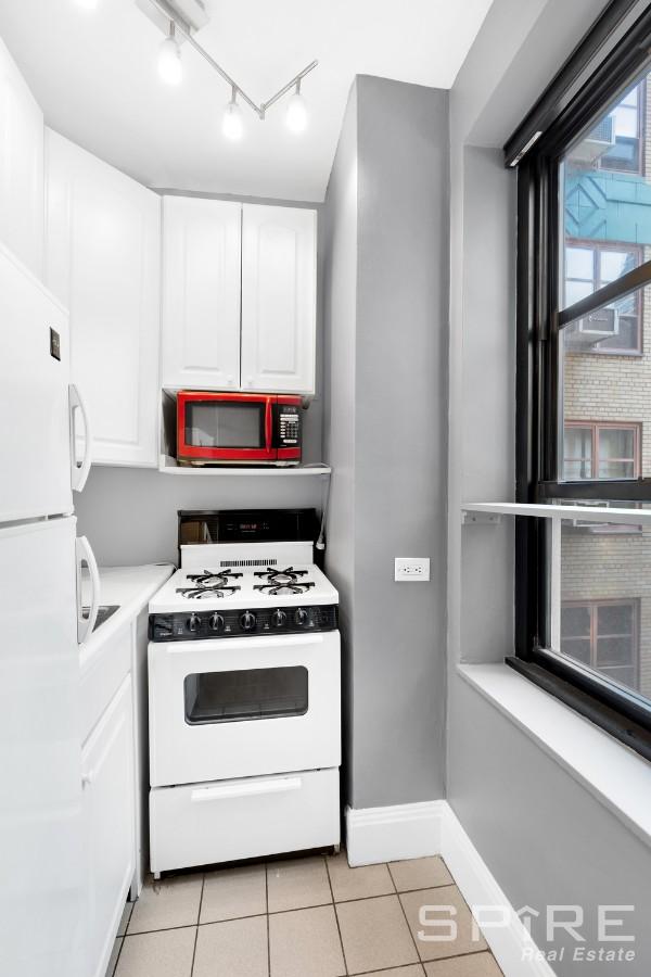 235 E 22nd Street, New York, NY 10010, 2 Rooms Rooms,1 BathroomBathrooms,Residential,For Sale,GRAMERCY HOUSE,22nd,RLMX-102385