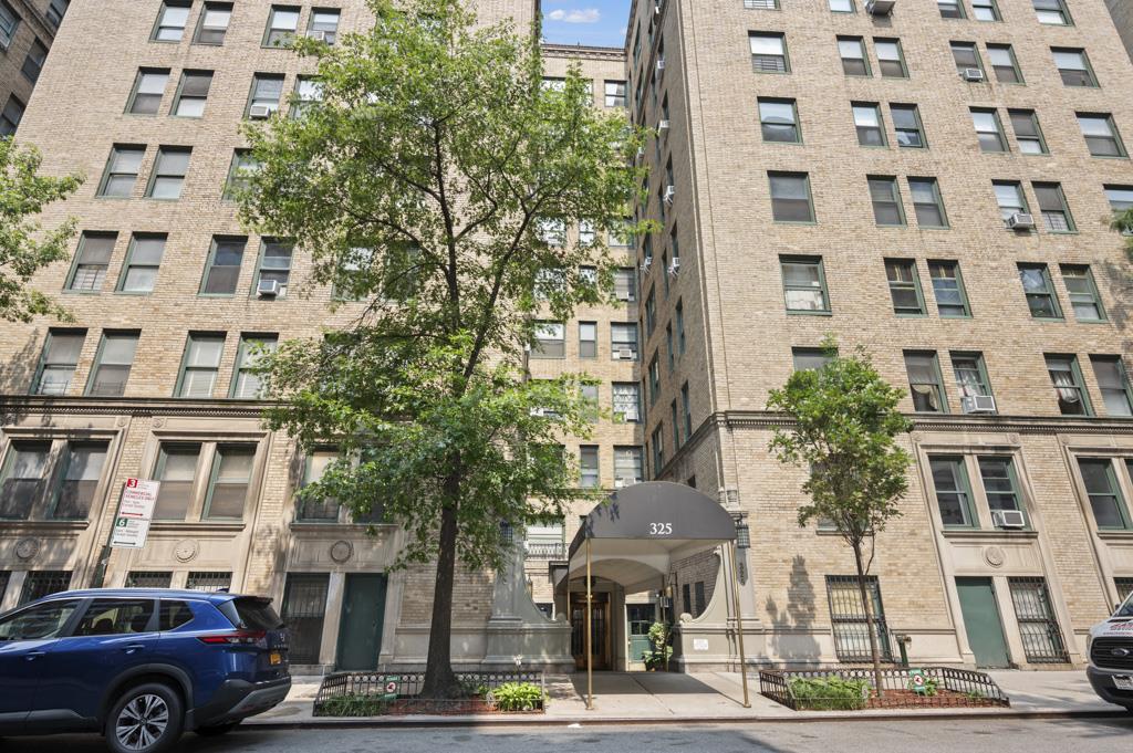 325 W 45th Street, New York, NY 10036, 1 Room Rooms,1 BathroomBathrooms,Residential,For Sale,45th,OLRS-2098043