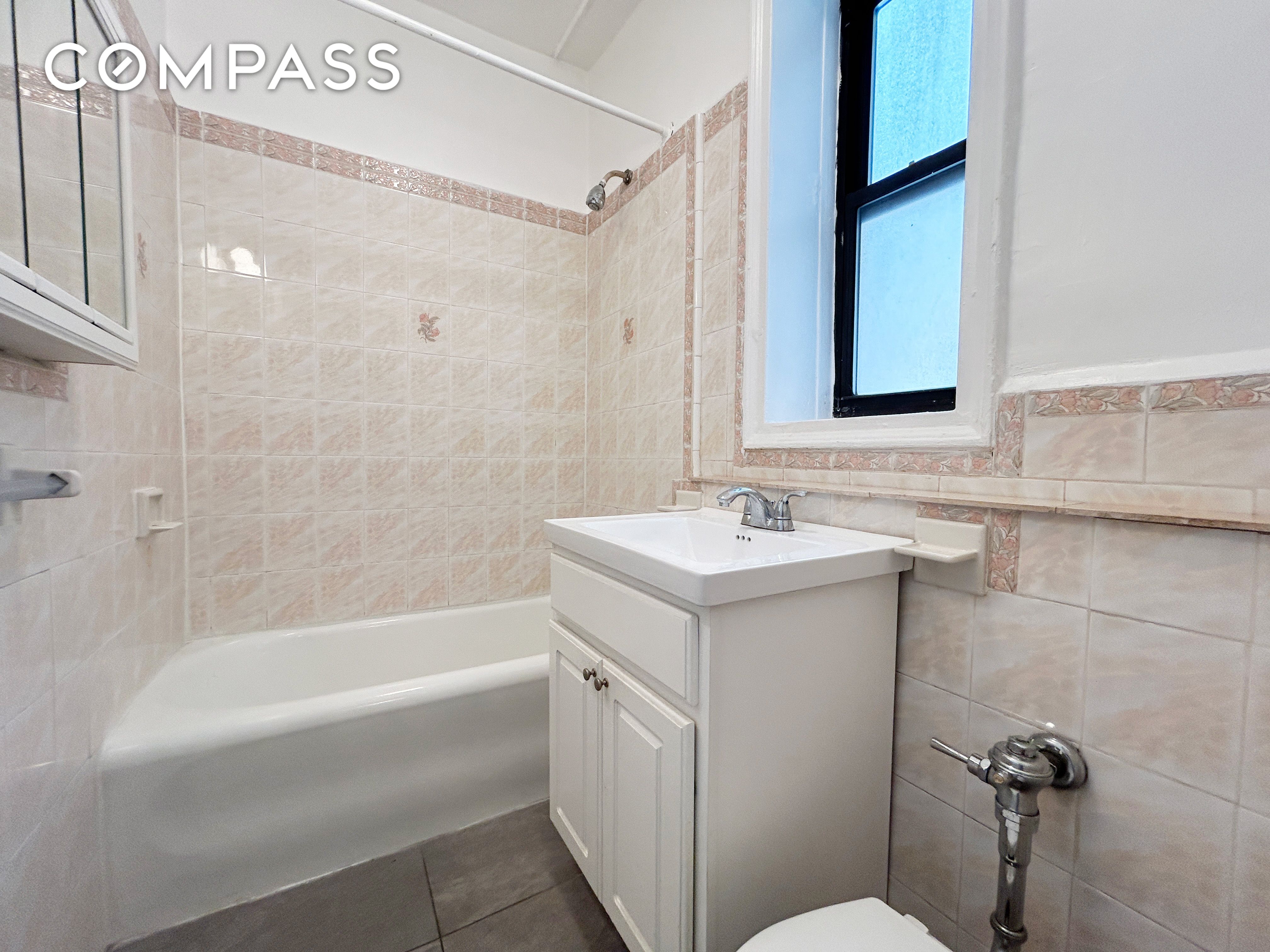 213 Bennett Avenue, New York, NY 10040, 2 Rooms Rooms,1 BathroomBathrooms,Residential Lease,For Rent,Bennett,COMP-1641607361180393929