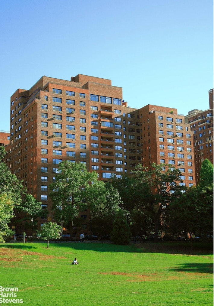 11 RIVERSIDE Drive, New York, NY 10023, 3 Rooms Rooms,1 BathroomBathrooms,Residential,For Sale,THE SCHWAB HOUSE,RIVERSIDE,RPLU-63223123157