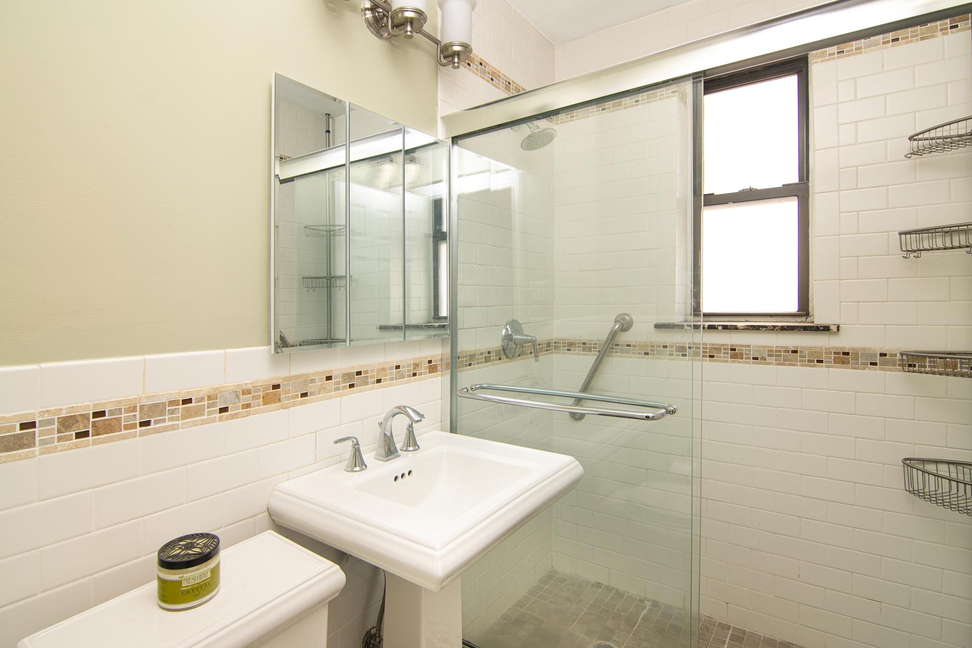 400 W 58TH Street, New York, NY 10019, 3 Rooms Rooms,1 BathroomBathrooms,Residential,For Sale,58TH,RPLU-5123161338