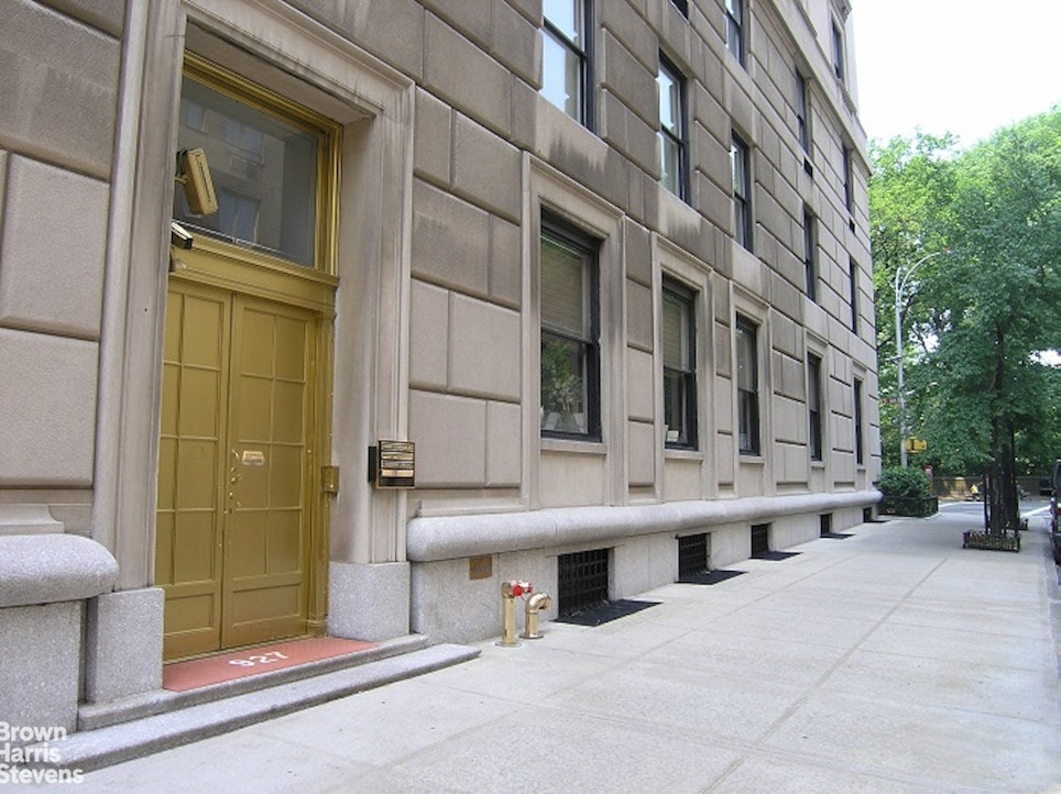 927 5TH Avenue, New York, NY 10021, 6 Bedrooms Bedrooms, 14 Rooms Rooms,5 BathroomsBathrooms,Residential,For Sale,927 Fifth Avenue Co,5TH,RPLU-21923162580