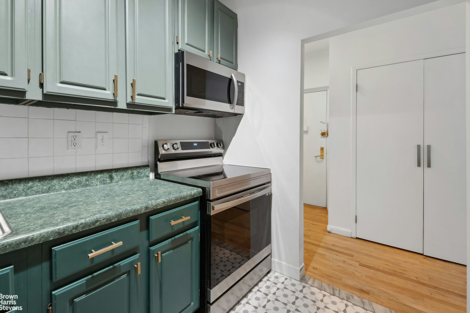 211 W 144TH Street, New York, NY 10030, 2 Rooms Rooms,1 BathroomBathrooms,Residential,For Sale,144TH,RPLU-63223155175