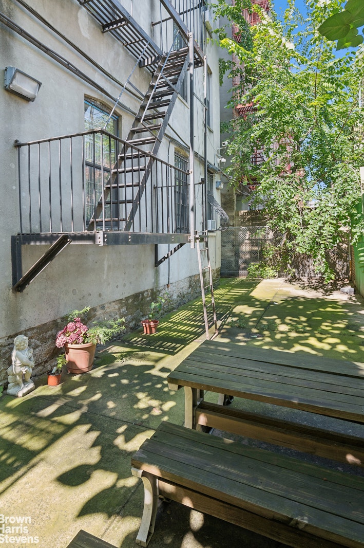 211 W 144TH Street, New York, NY 10030, 2 Rooms Rooms,1 BathroomBathrooms,Residential,For Sale,144TH,RPLU-63223155175