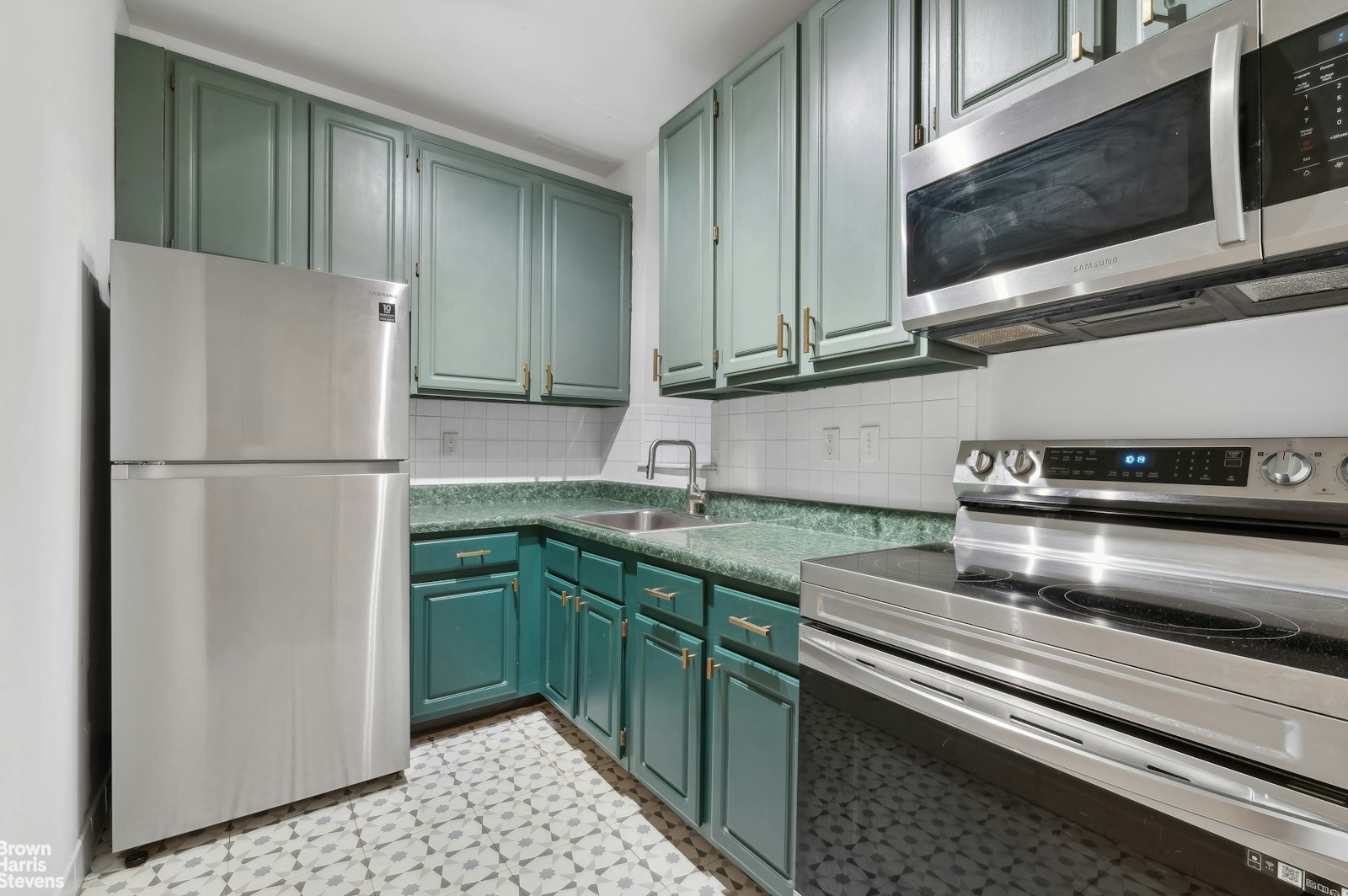 211 W 144TH Street, New York, NY 10030, 2 Rooms Rooms,1 BathroomBathrooms,Residential,For Sale,144TH,RPLU-63223155175