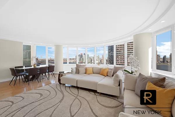 330 East 38th Street 27-On, Murray Hill, Midtown East, NYC - 3 Bedrooms  
3 Bathrooms  
7 Rooms - 