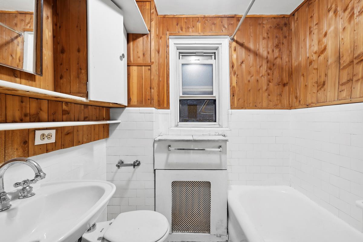 155 E 49th Street, New York, NY 10017, 1 Room Rooms,1 BathroomBathrooms,Residential,For Sale,49th,OLRS-68758