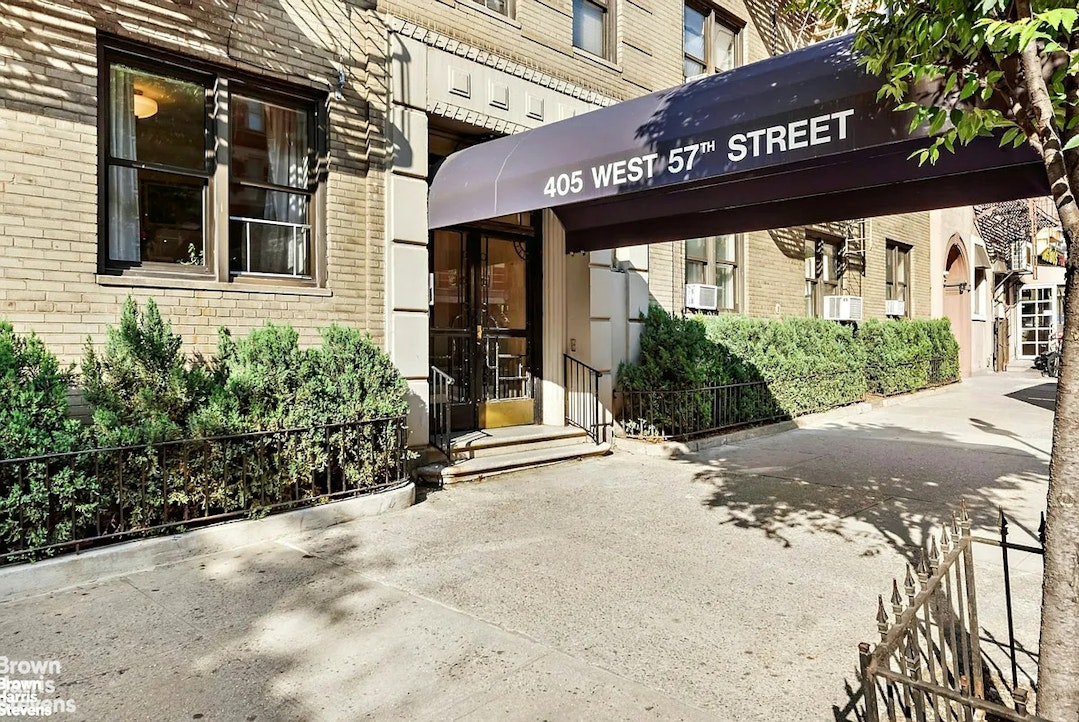 405 W 57TH Street, New York, NY 10019, 3 Rooms Rooms,1 BathroomBathrooms,Residential,For Sale,57TH,RPLU-21923171982