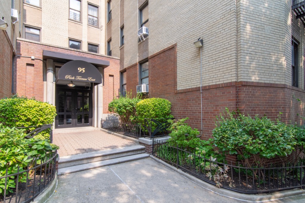 95 Park Terrace, New York, NY 10034, 1 Bedroom Bedrooms, 5 Rooms Rooms,1 BathroomBathrooms,Residential,For Sale,Park,RLMX-102991