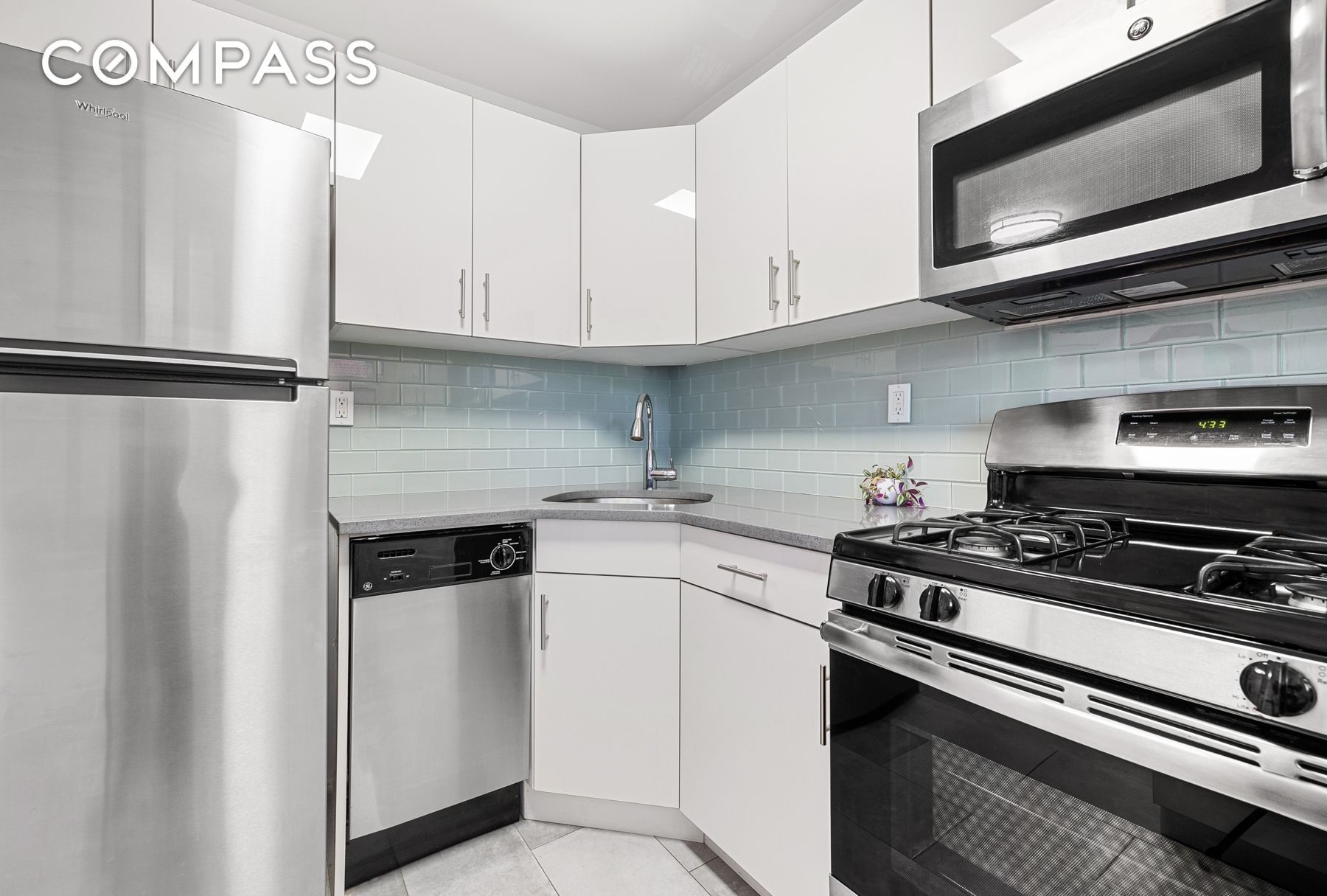 35-11 85th Street, New York, NY 11372, 1 Bedroom Bedrooms, 3 Rooms Rooms,1 BathroomBathrooms,Residential,For Sale,85th,COMP-1658725452459597417