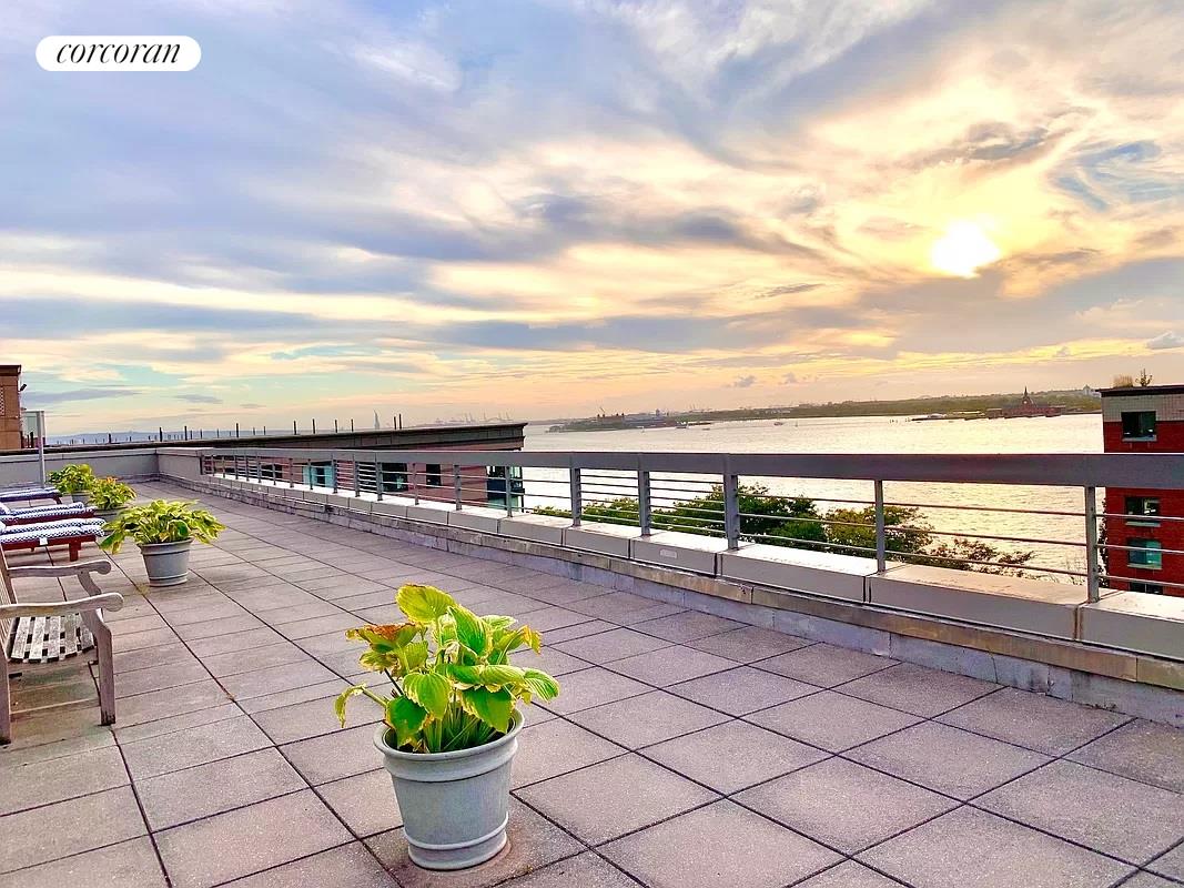 2 S END Avenue, New York, NY 10280, 2 Rooms Rooms,1 BathroomBathrooms,Residential,For Sale,THE COVE CLUB,END,RPLU-33423176570