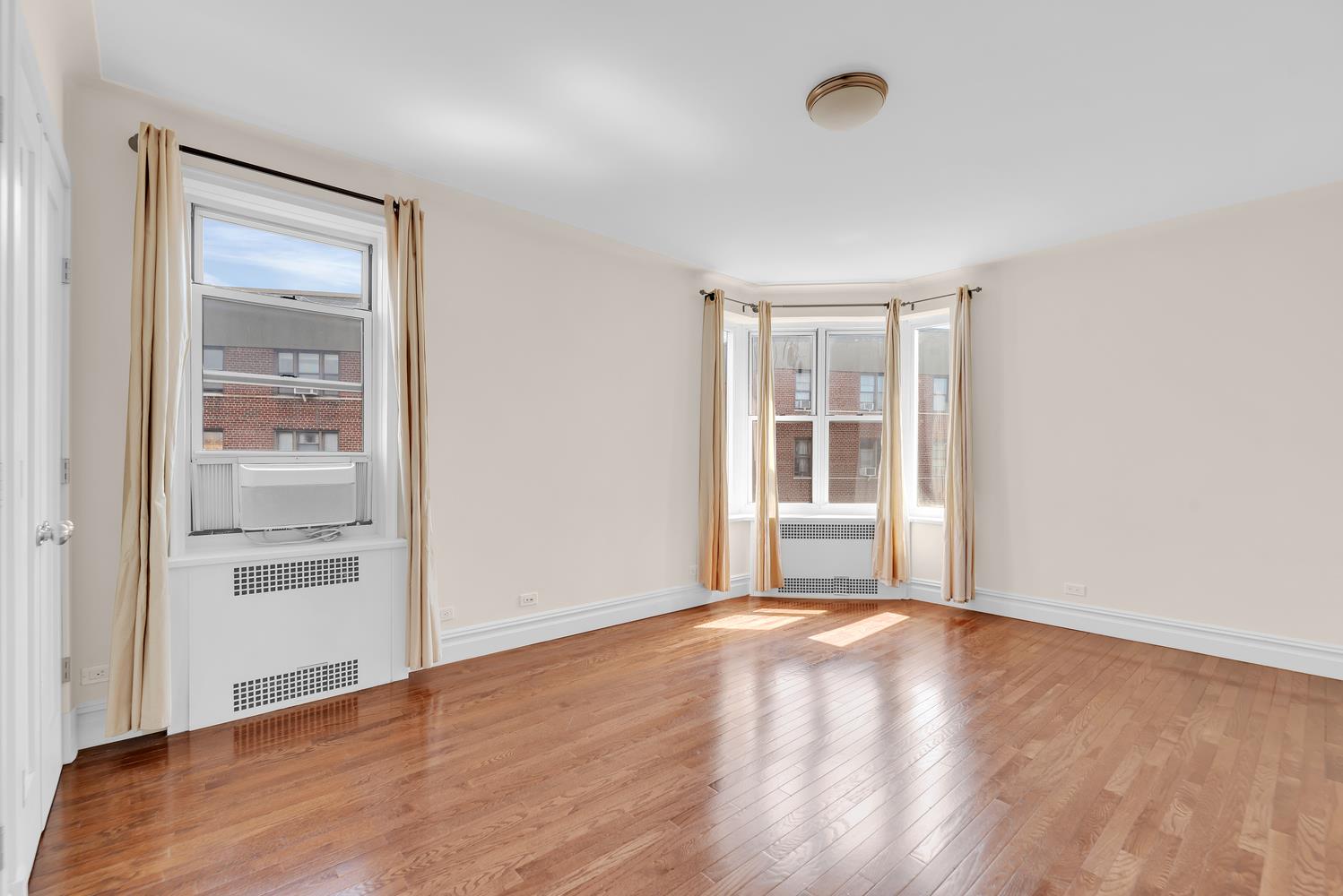 73-12 35th Avenue, New York, NY 11372, 1 Bedroom Bedrooms, 3 Rooms Rooms,1 BathroomBathrooms,Residential,For Sale,35th,OLRS-1550574