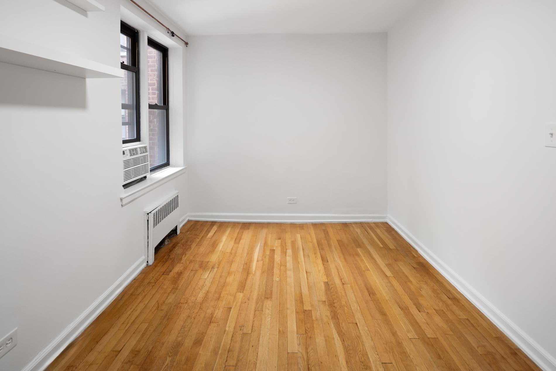 445 W 240th Street, New York, NY 10463, 2 Bedrooms Bedrooms, 4 Rooms Rooms,2 BathroomsBathrooms,Residential,For Sale,240th,OLRS-2094673