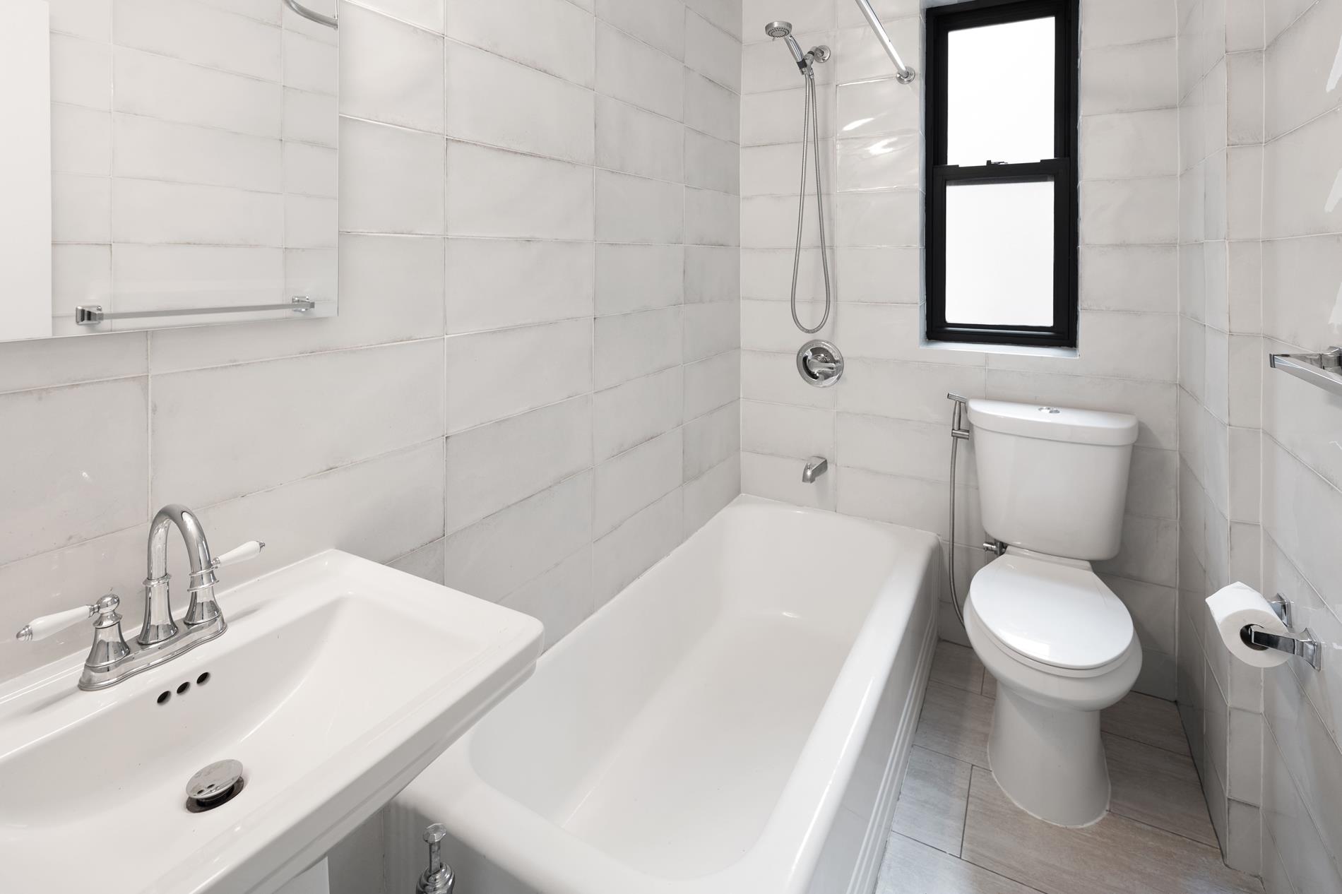 445 W 240th Street, New York, NY 10463, 2 Bedrooms Bedrooms, 4 Rooms Rooms,2 BathroomsBathrooms,Residential,For Sale,240th,OLRS-2094673