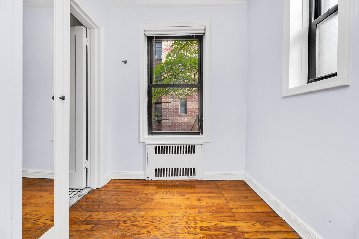 83-80 118TH Street, New York, NY 11415, 2 Rooms Rooms,1 BathroomBathrooms,Residential,For Sale,Curzon House,118TH,RPLU-217123179876