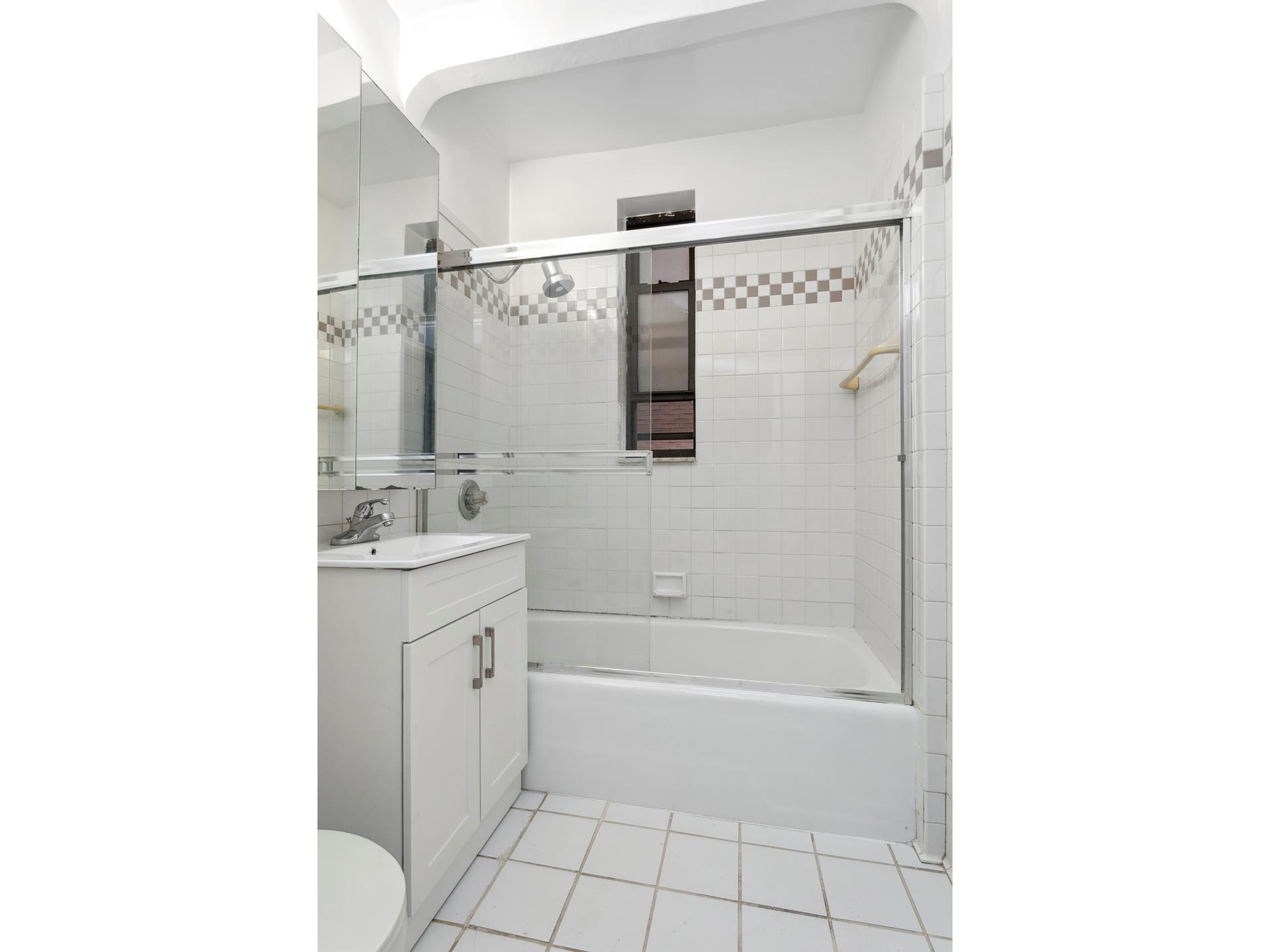 222 E 35TH Street, New York, NY 10016, 1 Bedroom Bedrooms, 3 Rooms Rooms,1 BathroomBathrooms,Residential,For Sale,THE GREGORY HOUSE A,35TH,RPLU-5123179401