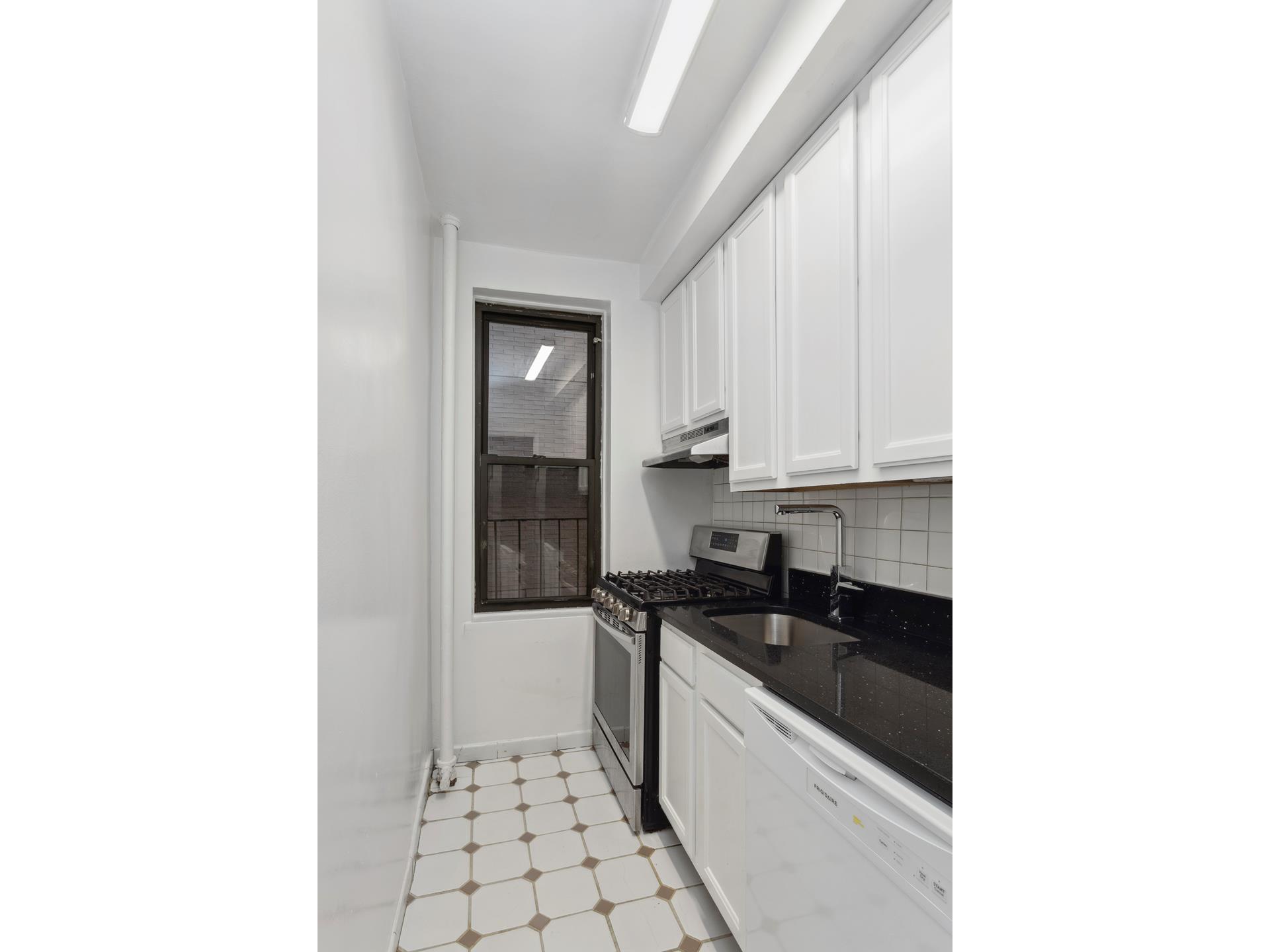 222 E 35TH Street, New York, NY 10016, 1 Bedroom Bedrooms, 3 Rooms Rooms,1 BathroomBathrooms,Residential,For Sale,THE GREGORY HOUSE A,35TH,RPLU-5123179401