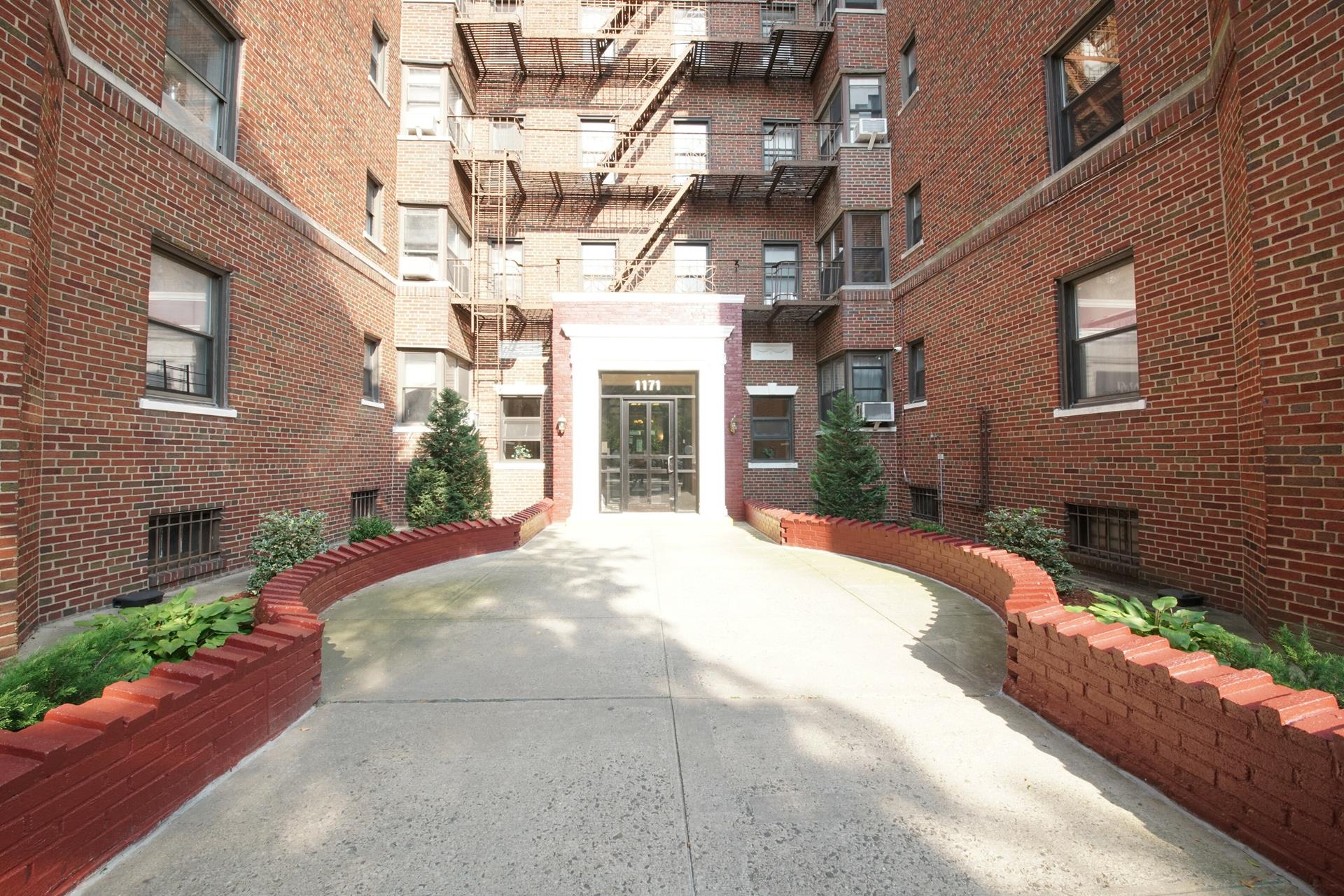 1171 OCEAN Parkway, New York, NY 11230, 1 Bedroom Bedrooms, 4 Rooms Rooms,1 BathroomBathrooms,Residential,For Sale,OCEAN,RPLU-5123178419