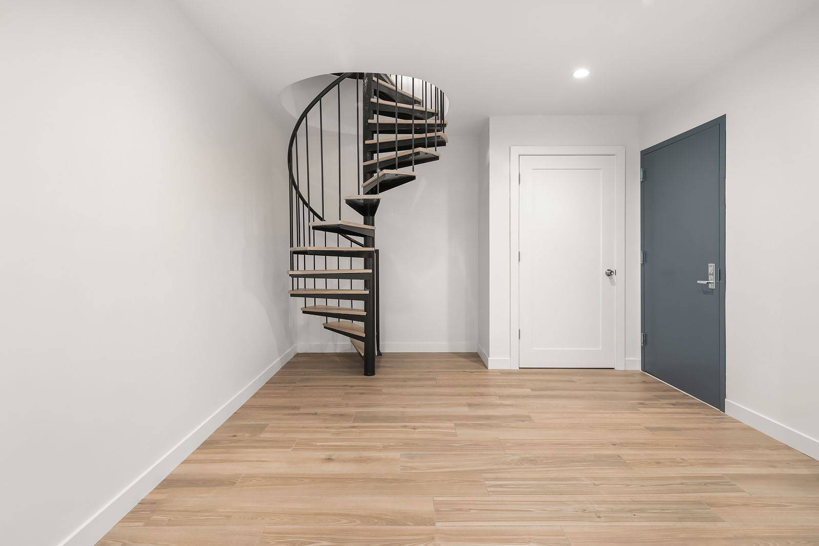 25-15 36th Street, New York, NY 11103, 1 Bedroom Bedrooms, 3 Rooms Rooms,2 BathroomsBathrooms,Residential,For Sale,36th,LOFT-1725904954001