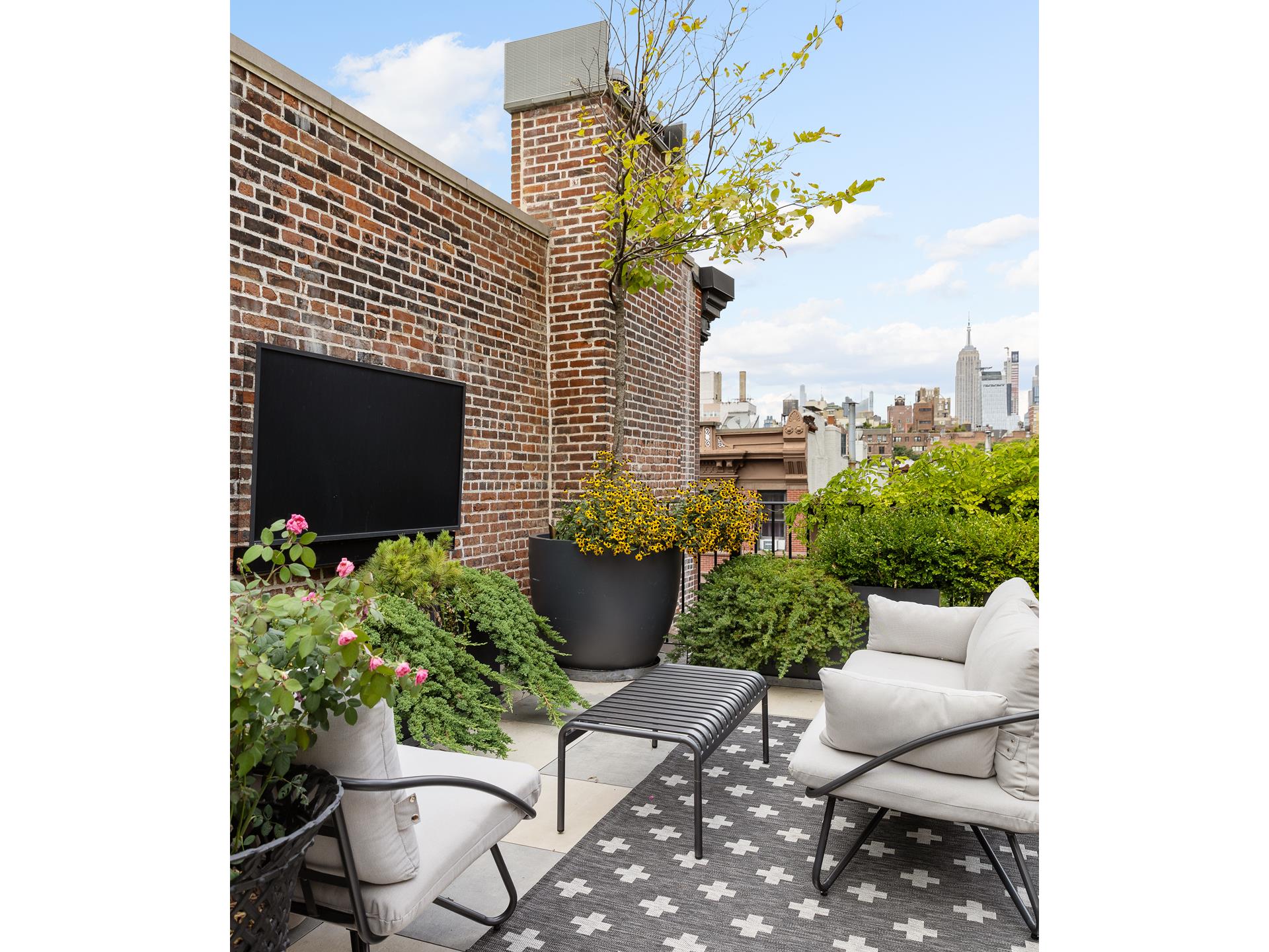 114 WAVERLY Place, New York, NY 10011, 5 Bedrooms Bedrooms, 12 Rooms Rooms,6 BathroomsBathrooms,Residential,For Sale,WAVERLY,RPLU-5123170035