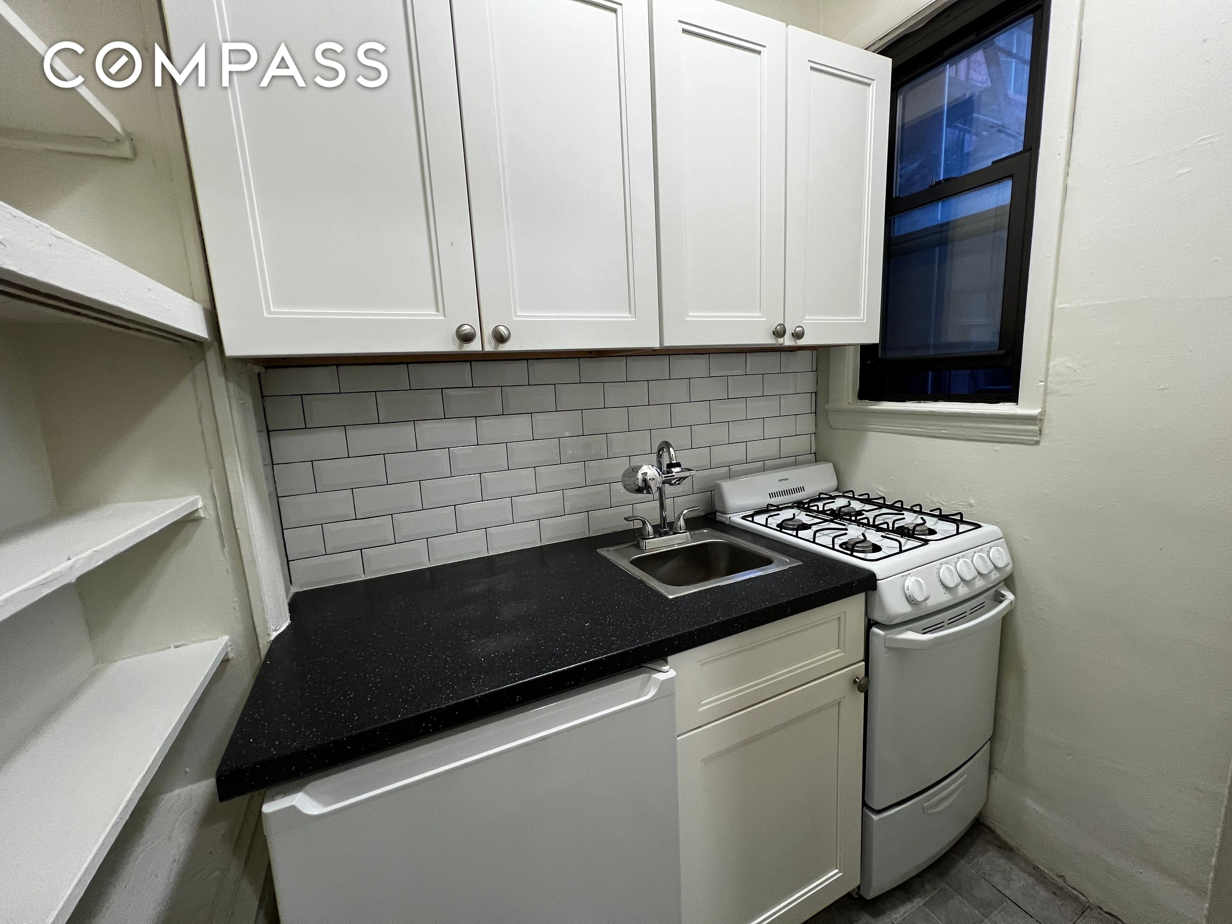 151 E 43rd Street, New York, NY 10017, 2 Rooms Rooms,1 BathroomBathrooms,Residential Lease,For Rent,43rd,COMP-1662532706590309281