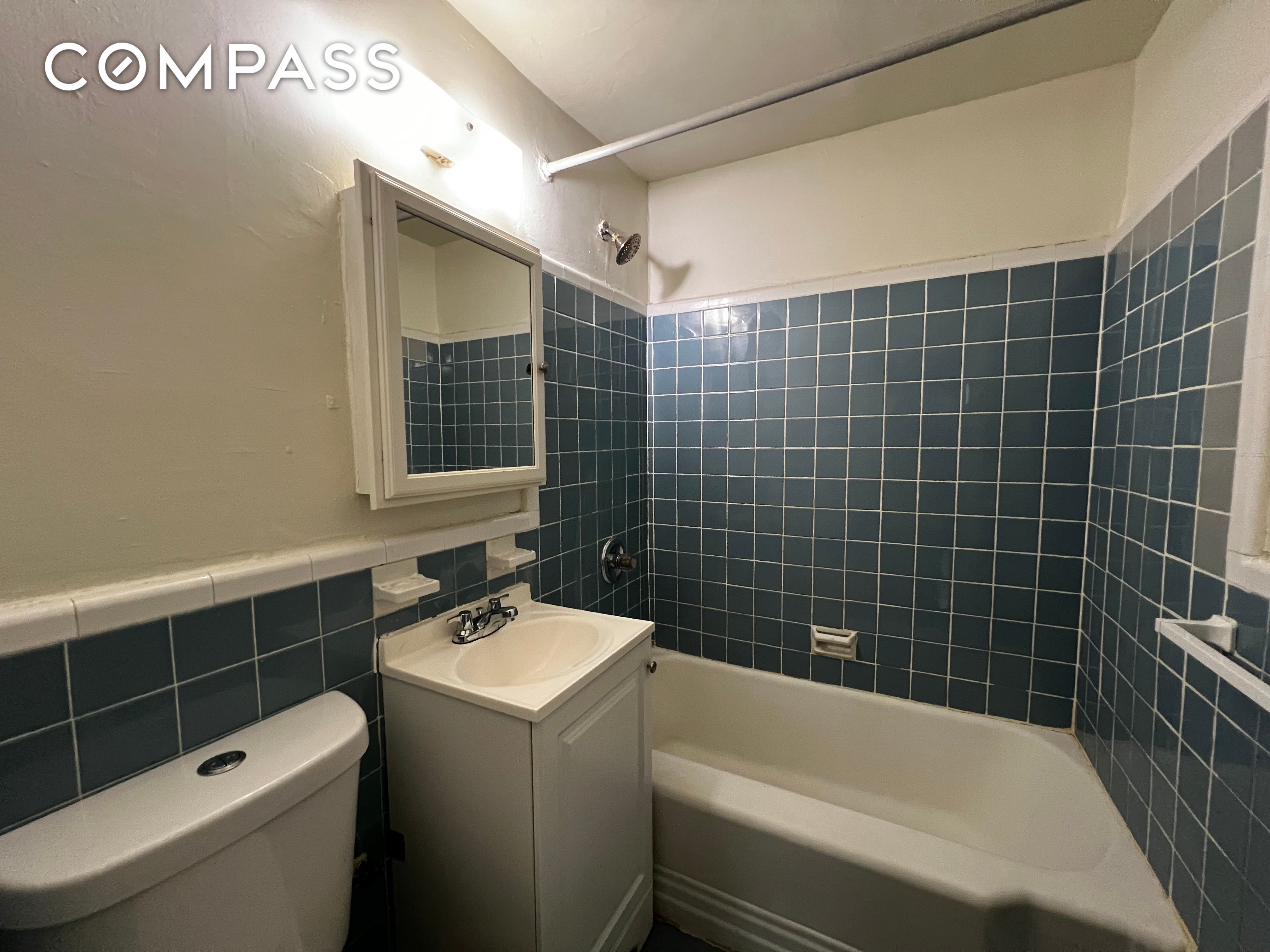 151 E 43rd Street, New York, NY 10017, 2 Rooms Rooms,1 BathroomBathrooms,Residential Lease,For Rent,43rd,COMP-1662532706590309281