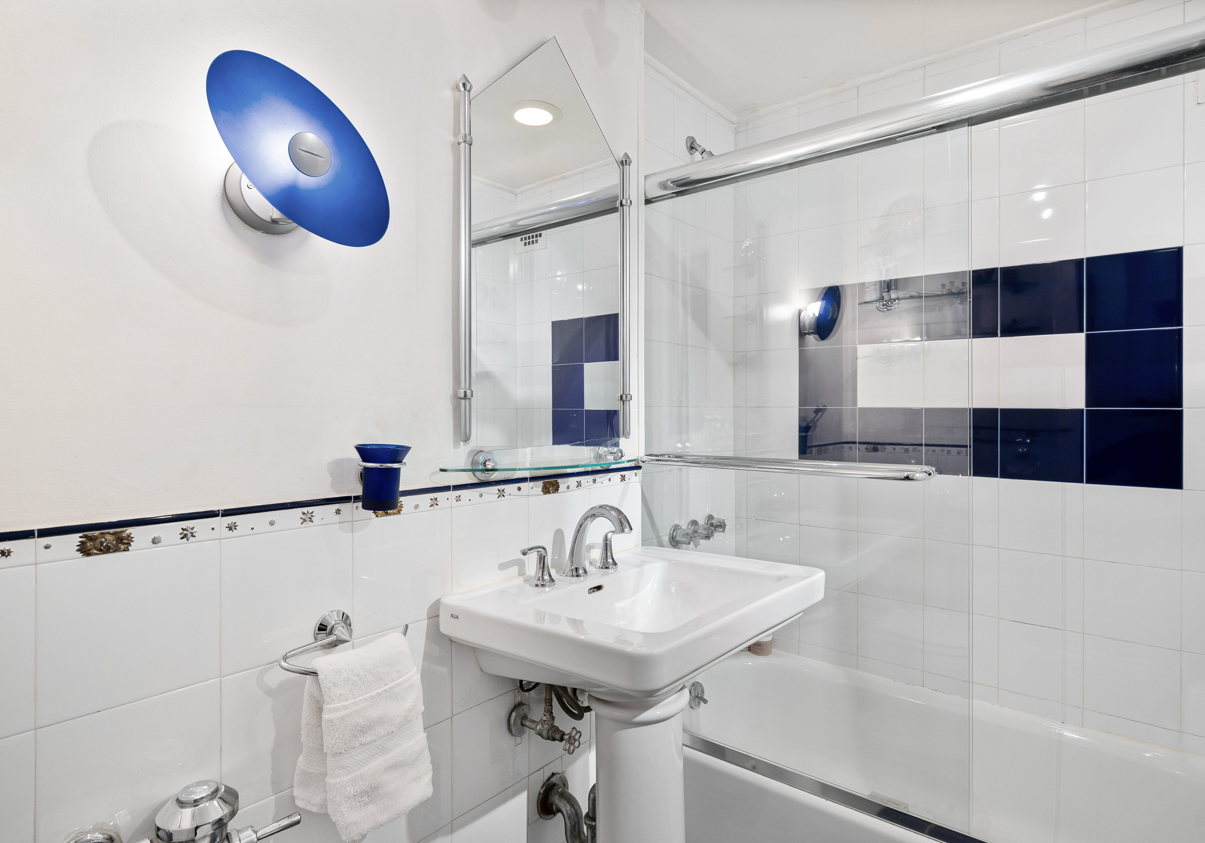 315 W 55TH Street, New York, NY 10019, 2 Rooms Rooms,1 BathroomBathrooms,Residential,For Sale,317 WEST 55TH ASSOC,55TH,RPLU-1563023179332